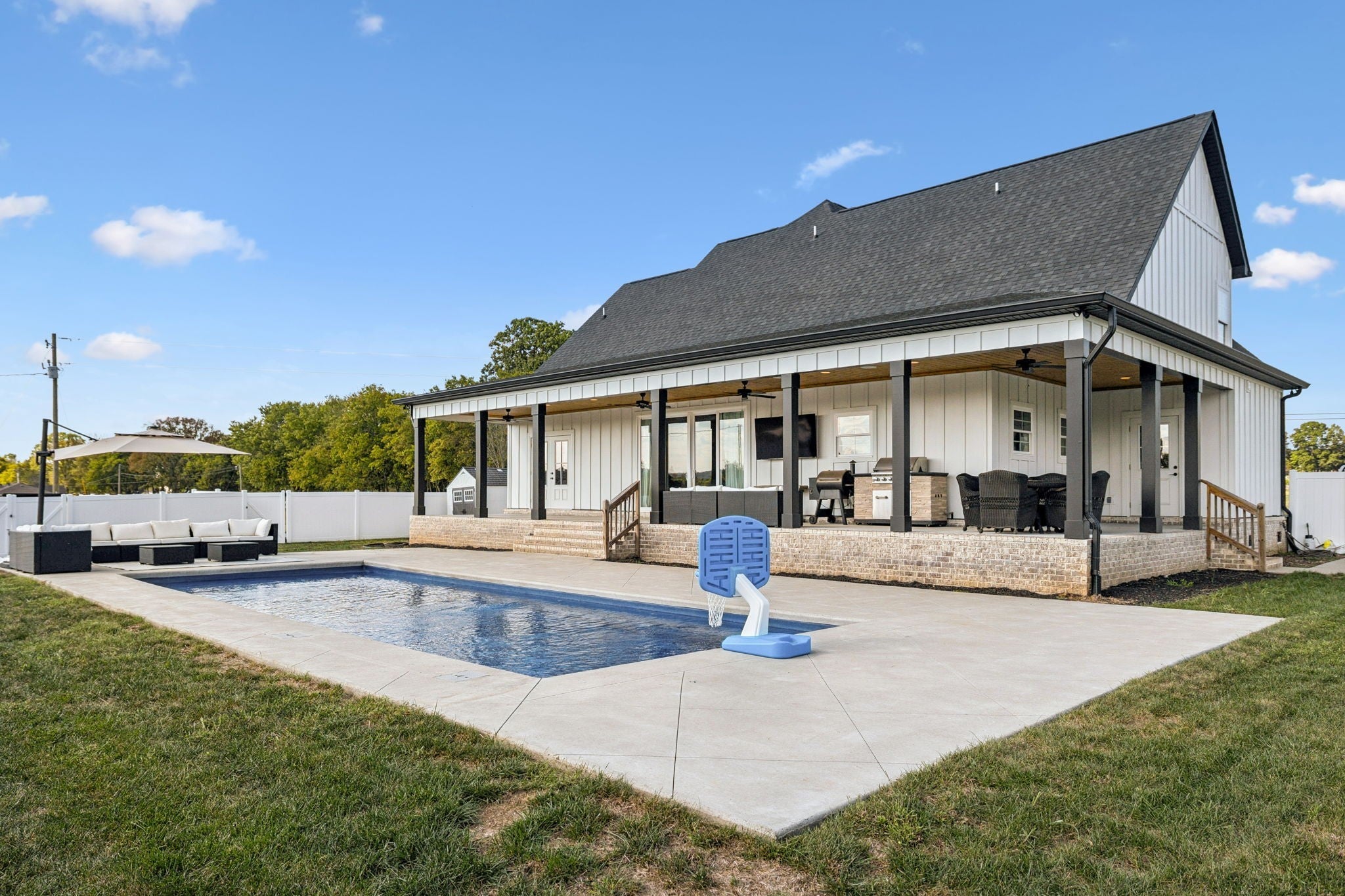 Lebanon, Tennessee, 37090, United States, 3 Bedrooms Bedrooms, ,4 BathroomsBathrooms,Residential,Active,2006888