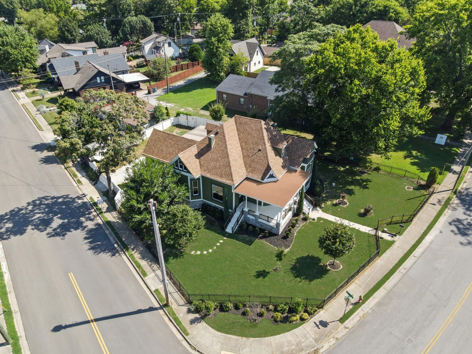 Nashville, Tennessee, 37204, United States, 4 Bedrooms Bedrooms, ,4 BathroomsBathrooms,Residential,Active,1922332
