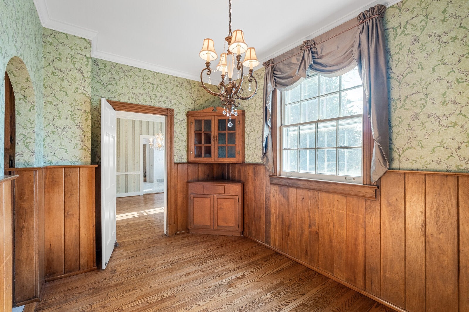 Nashville, Tennessee, 37215, United States, 4 Bedrooms Bedrooms, ,3 BathroomsBathrooms,Residential,Active,1997588