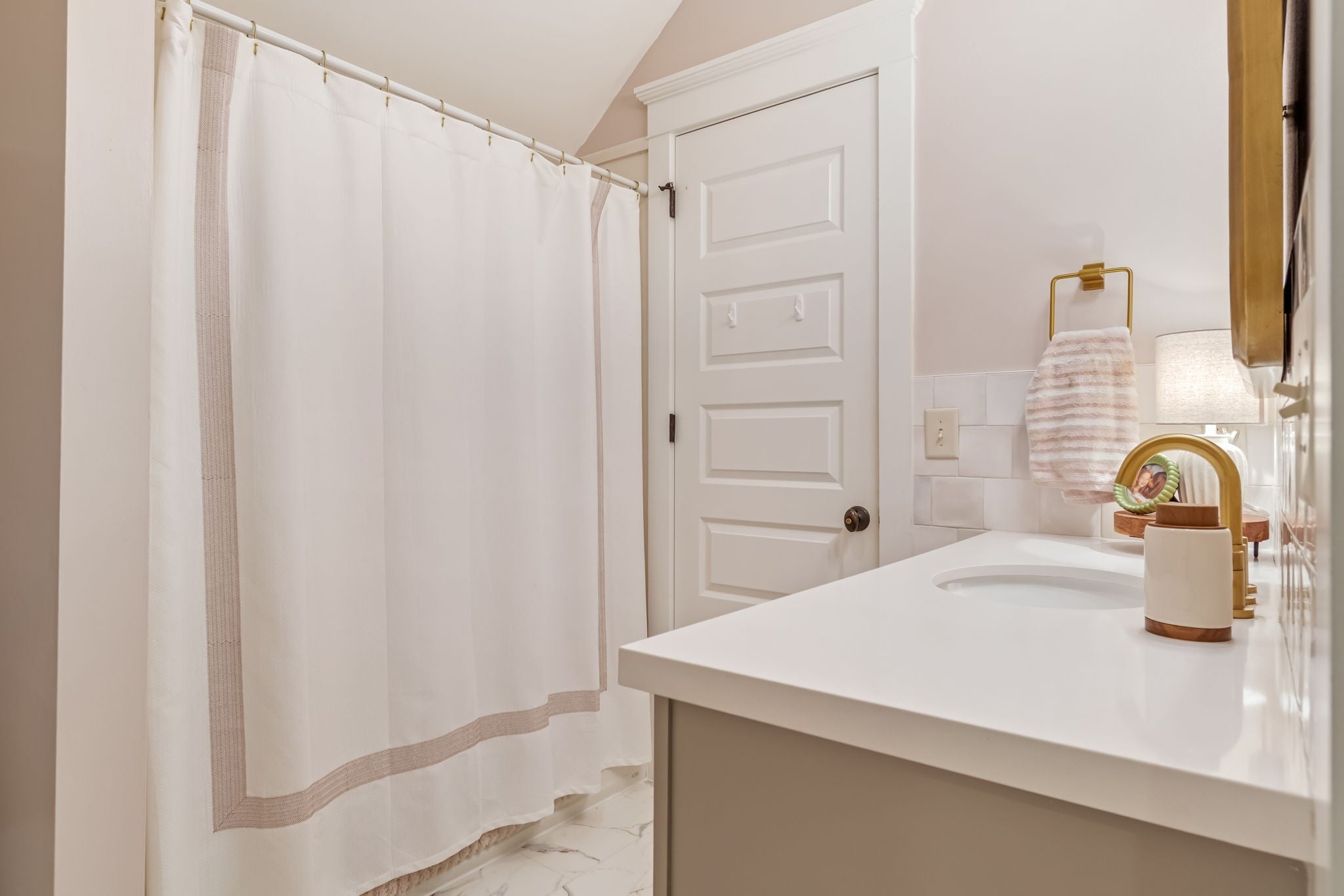 Thompsons Station, Tennessee, 37179, United States, 5 Bedrooms Bedrooms, ,5 BathroomsBathrooms,Residential,Active,2028176