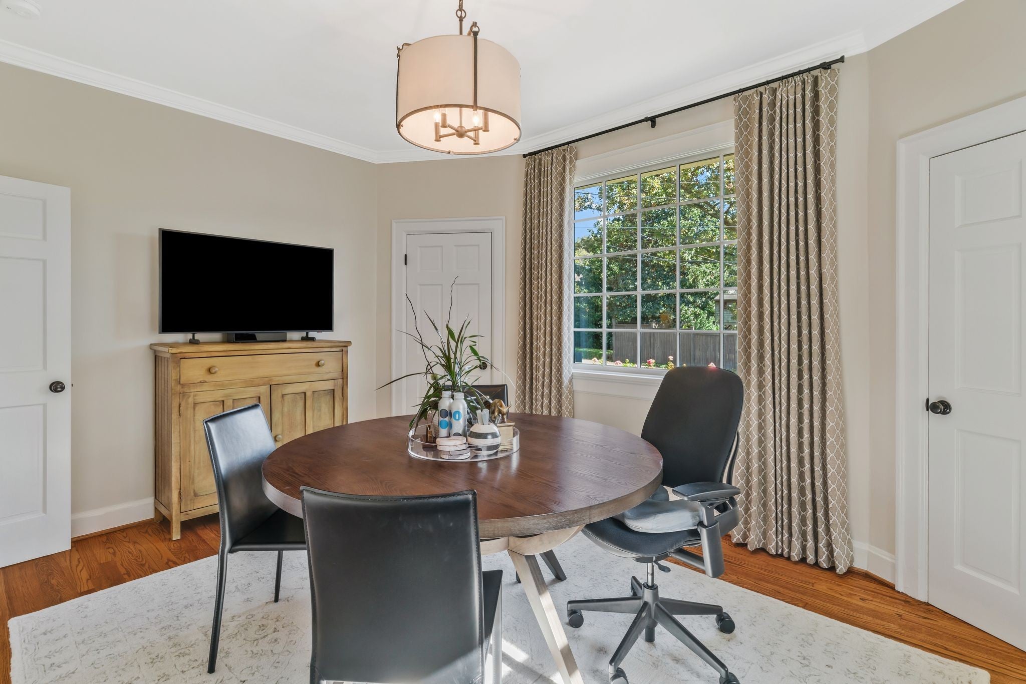 Nashville, Tennessee, 37215, United States, 4 Bedrooms Bedrooms, ,5 BathroomsBathrooms,Residential,Active,1988489