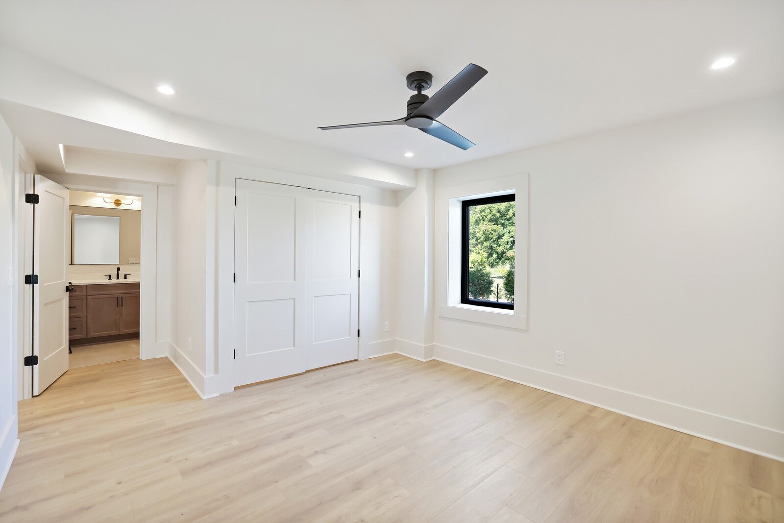 Hendersonville, Tennessee, 37075, United States, 5 Bedrooms Bedrooms, ,5 BathroomsBathrooms,Residential,Active,1988446