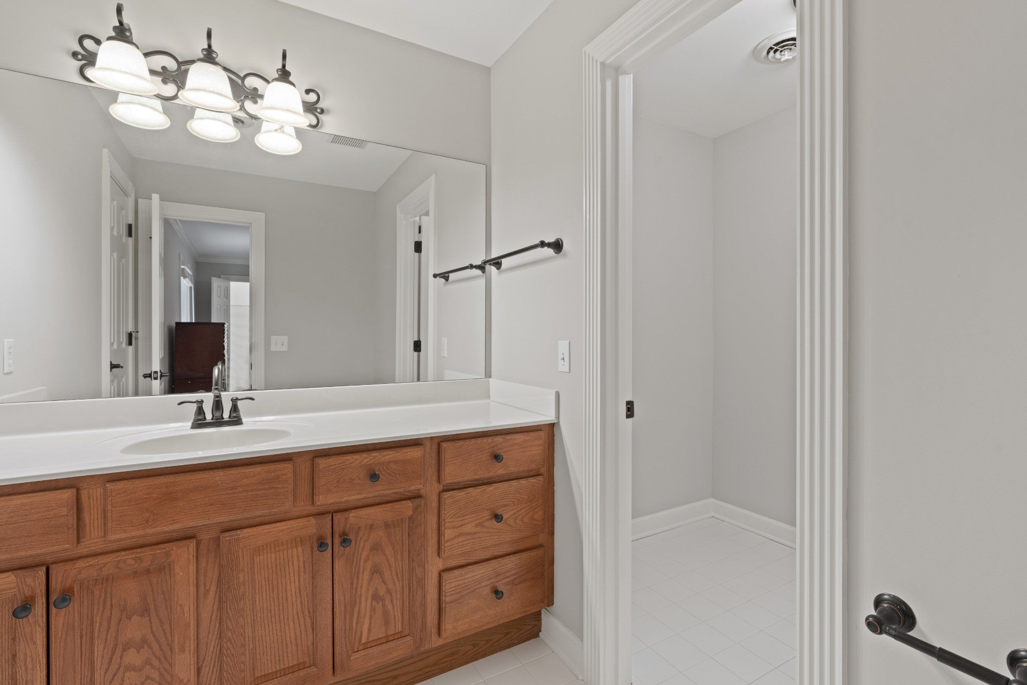 Gallatin, Tennessee, 37066, United States, 4 Bedrooms Bedrooms, ,5 BathroomsBathrooms,Residential,Active,1834473