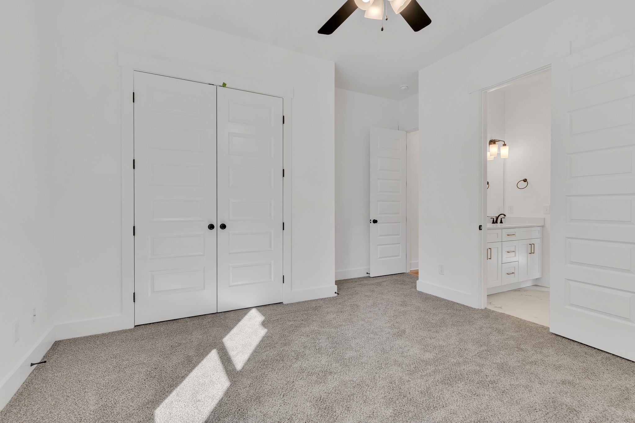 Hendersonville, Tennessee, 37075, United States, 4 Bedrooms Bedrooms, ,4 BathroomsBathrooms,Residential,Active,2011440