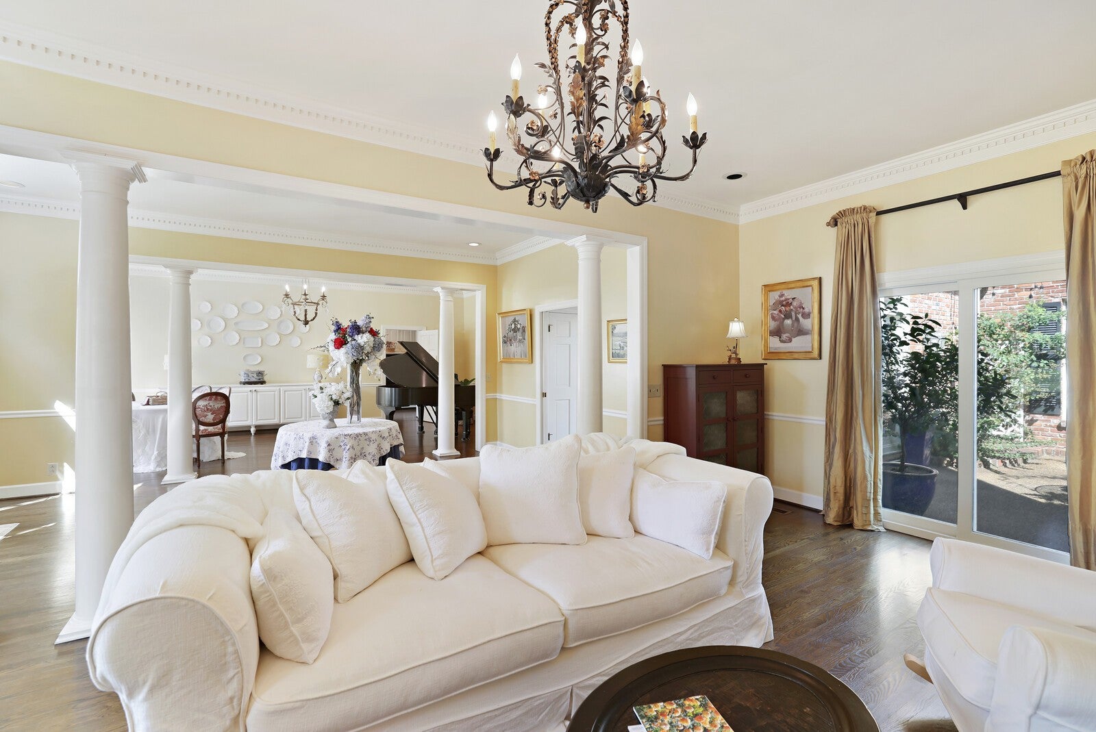 Nashville, Tennessee, 37205, United States, 4 Bedrooms Bedrooms, ,4 BathroomsBathrooms,Residential,Active,1953261