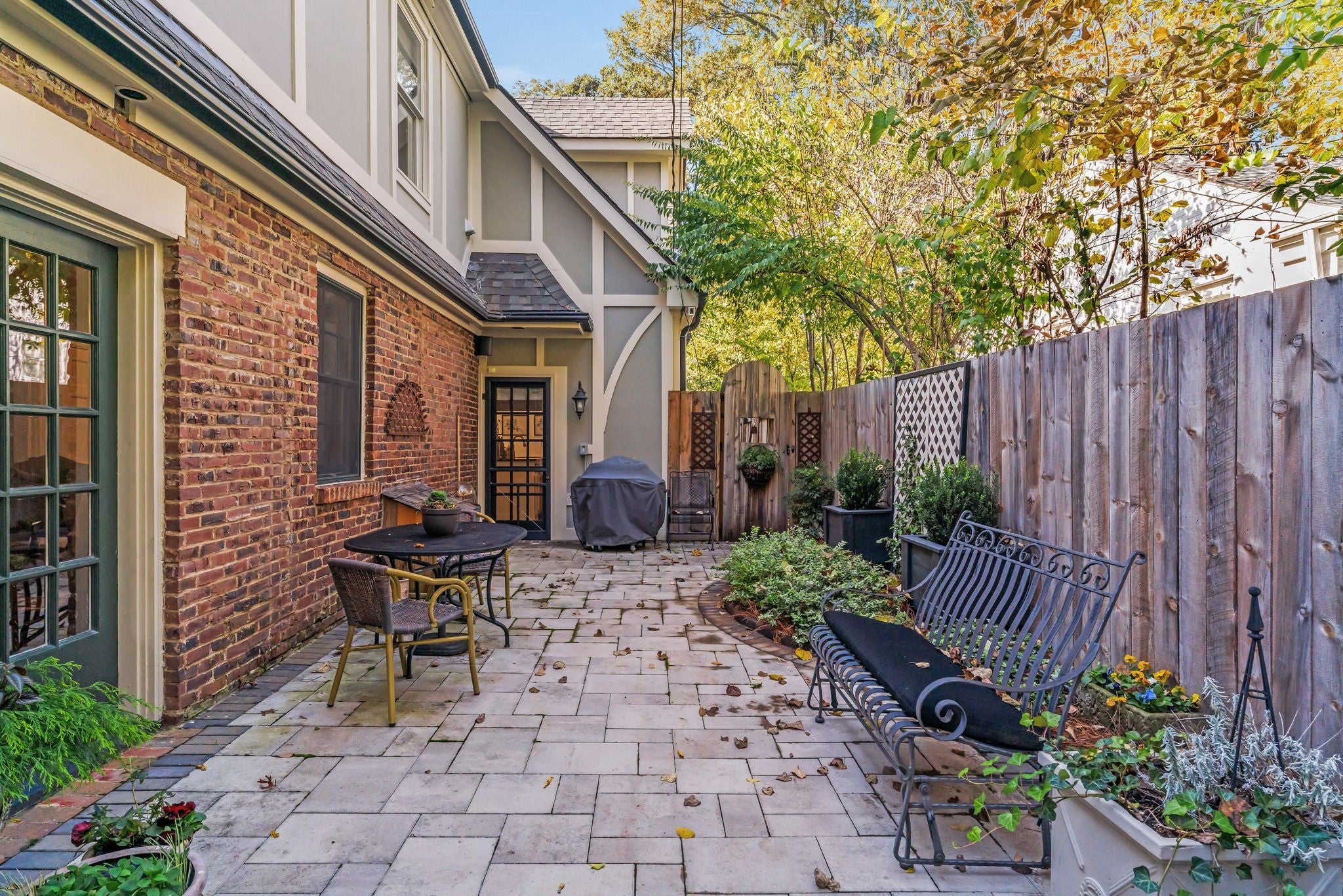 Nashville, Tennessee, 37215, United States, 4 Bedrooms Bedrooms, ,5 BathroomsBathrooms,Residential,Active,1988489