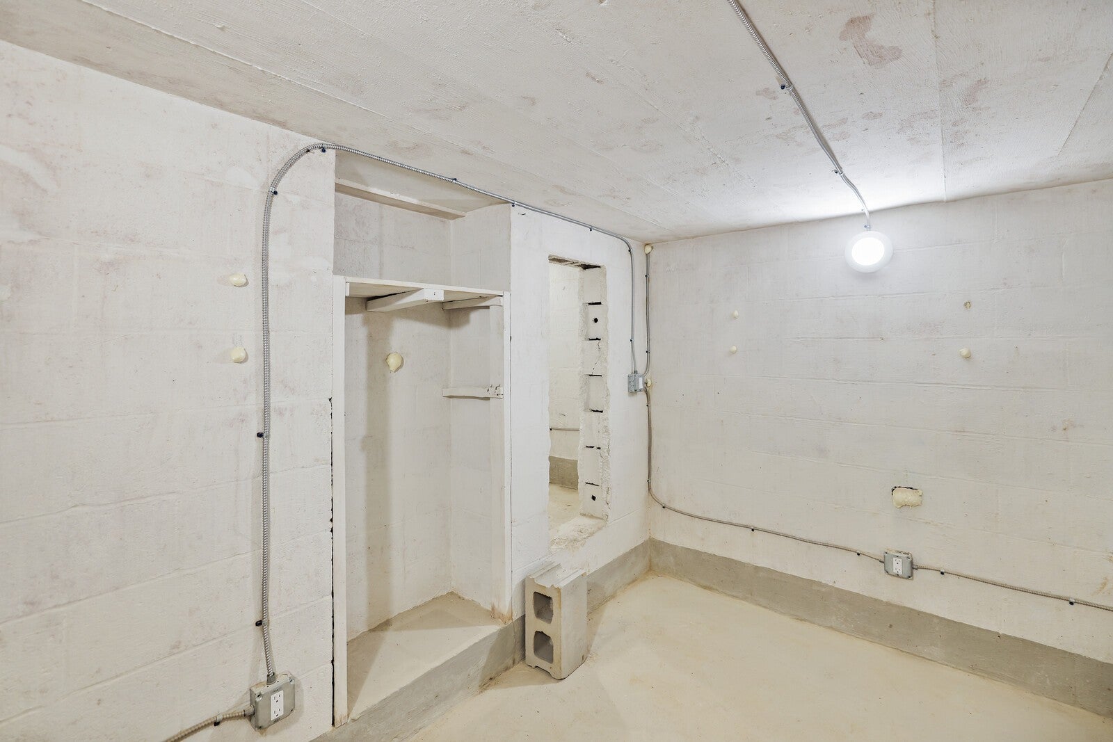 Hendersonville, Tennessee, 37075, United States, 5 Bedrooms Bedrooms, ,5 BathroomsBathrooms,Residential,Active,1988446