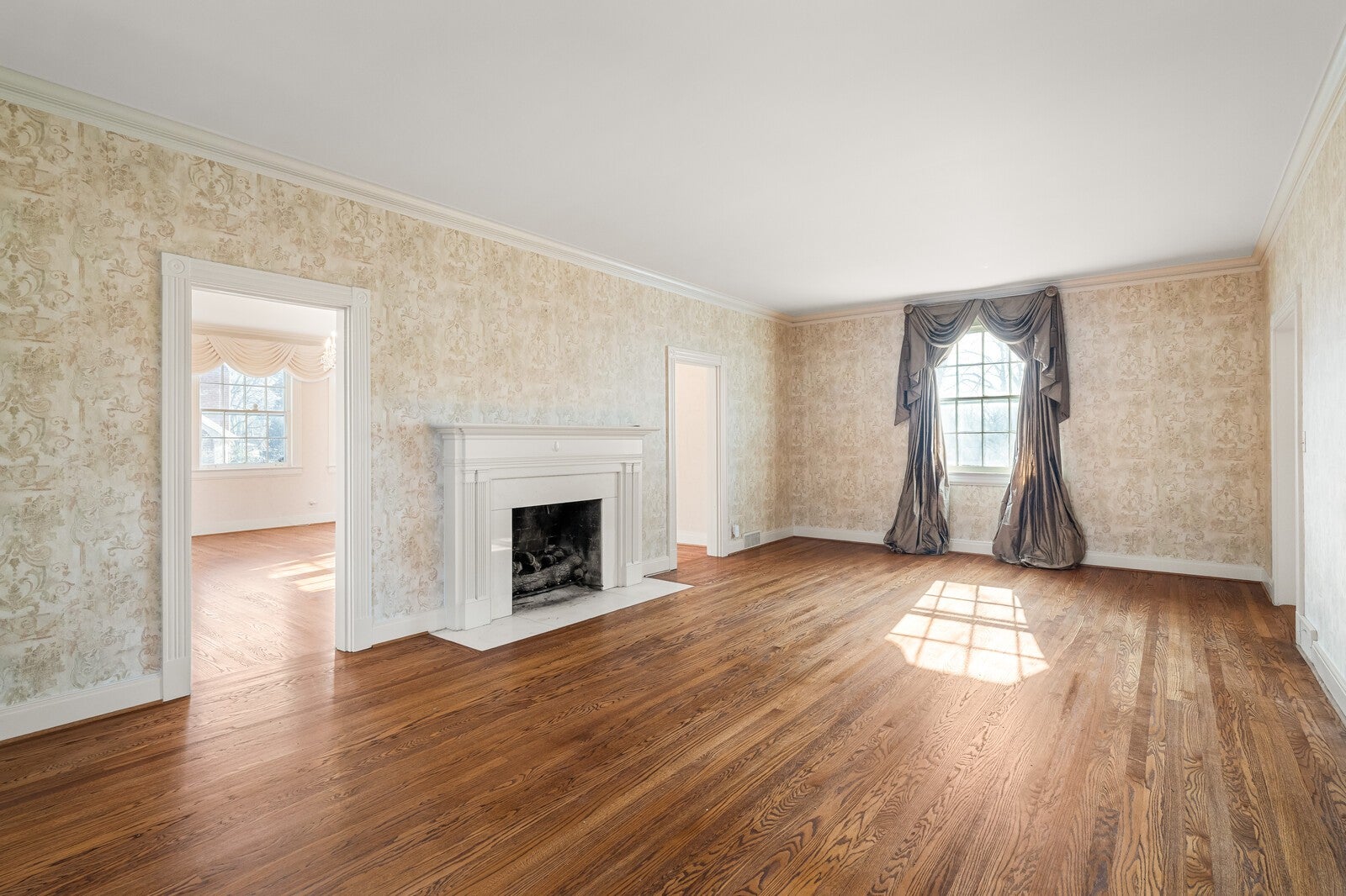 Nashville, Tennessee, 37215, United States, 4 Bedrooms Bedrooms, ,3 BathroomsBathrooms,Residential,Active,1997588