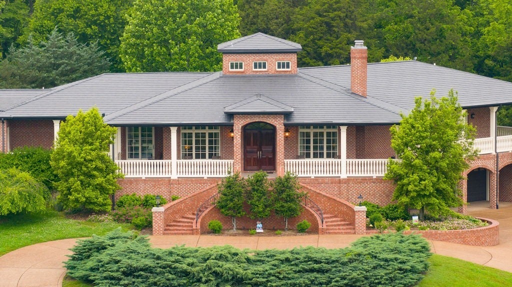 Hendersonville, Tennessee, 37075, United States, 4 Bedrooms Bedrooms, ,4 BathroomsBathrooms,Residential,Active,1936380