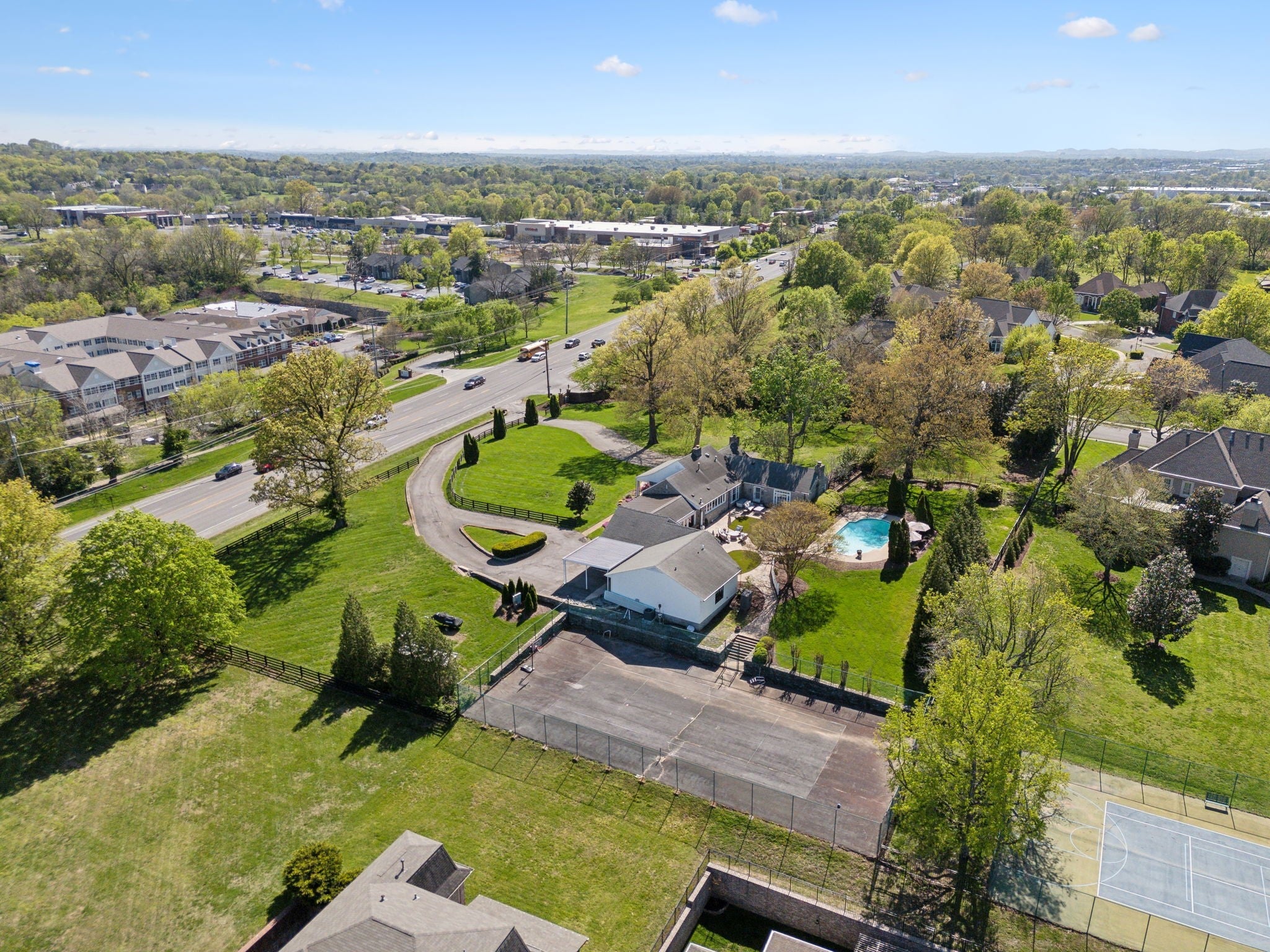 Hendersonville, Tennessee, 37075, United States, 4 Bedrooms Bedrooms, ,4 BathroomsBathrooms,Residential,Active,1889035