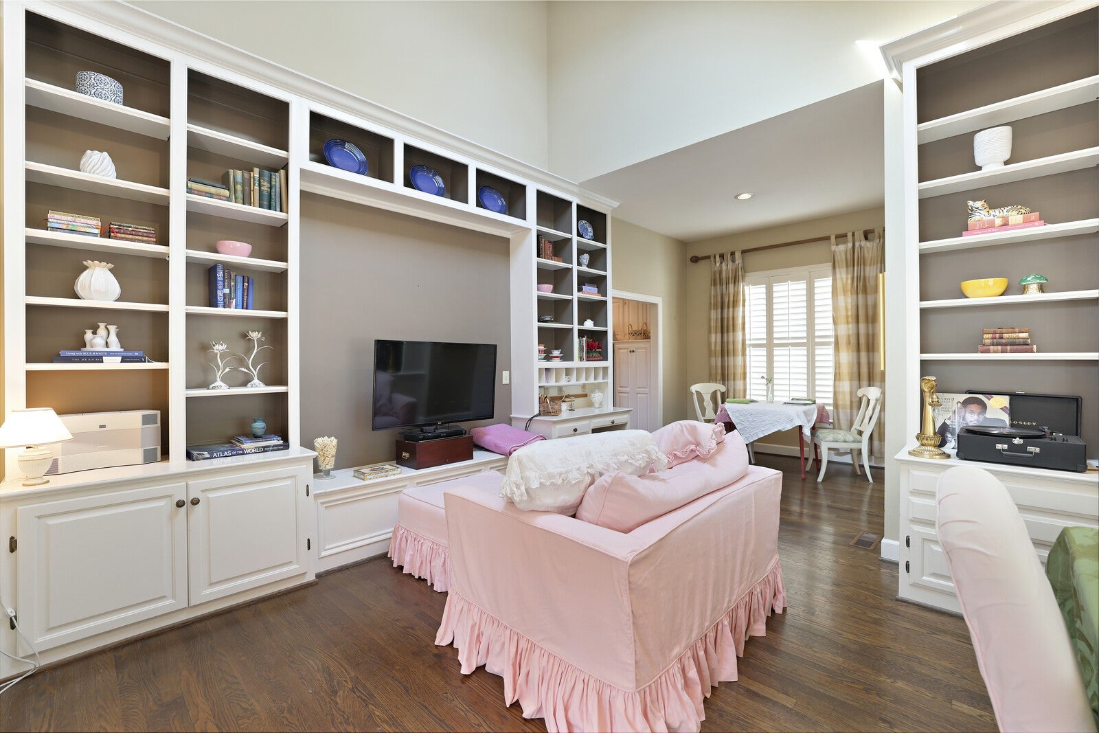Nashville, Tennessee, 37205, United States, 4 Bedrooms Bedrooms, ,4 BathroomsBathrooms,Residential,Active,1953261