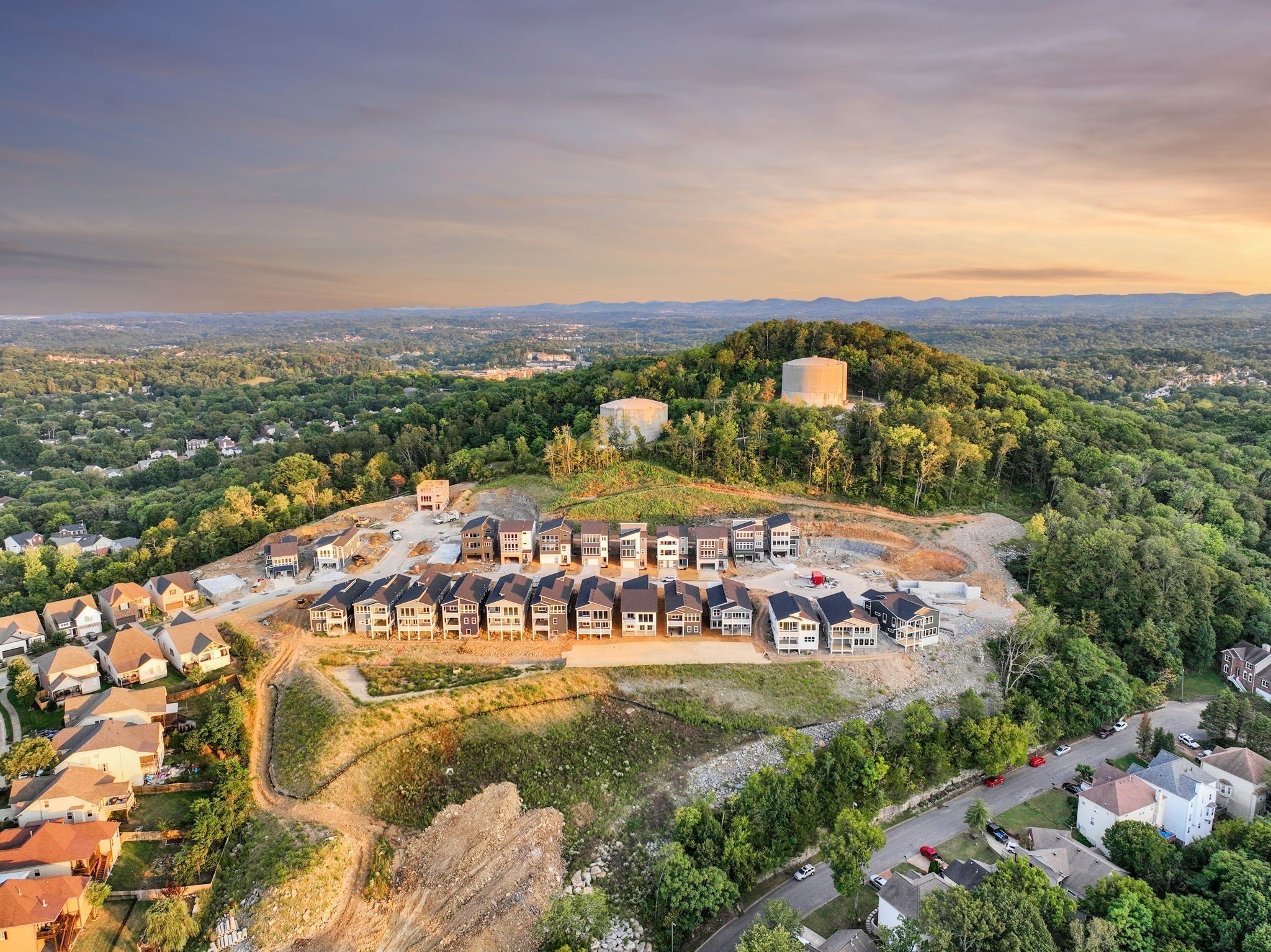 Nashville, Tennessee, 37211, United States, 4 Bedrooms Bedrooms, ,5 BathroomsBathrooms,Residential,Contingent,1871633