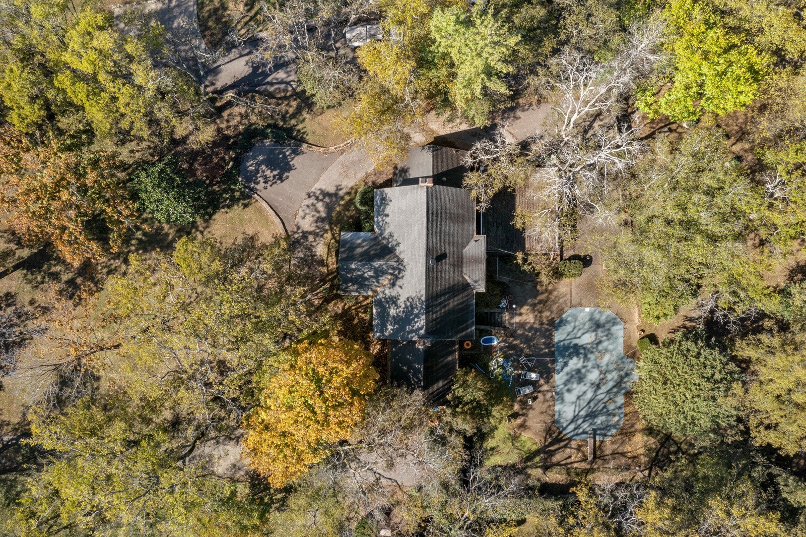 Nashville, Tennessee, 37215, United States, 4 Bedrooms Bedrooms, ,3 BathroomsBathrooms,Residential,Active,1997588