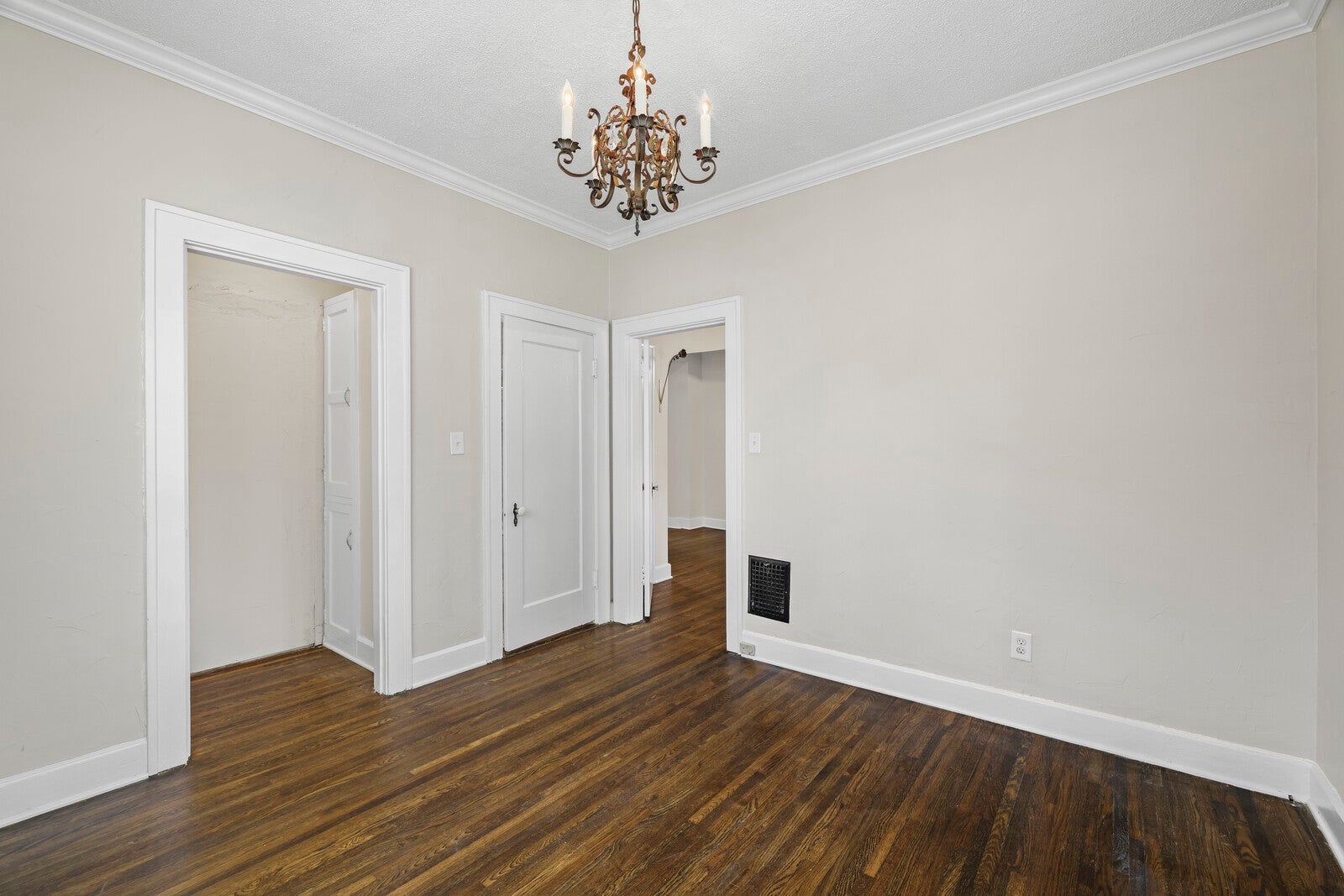 Nashville, Tennessee, 37212, United States, 4 Bedrooms Bedrooms, ,4 BathroomsBathrooms,Residential,Active,1999175