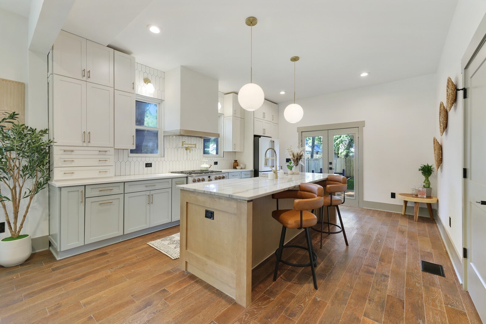 Nashville, Tennessee, 37206, United States, 4 Bedrooms Bedrooms, ,4 BathroomsBathrooms,Residential,Active,1953279