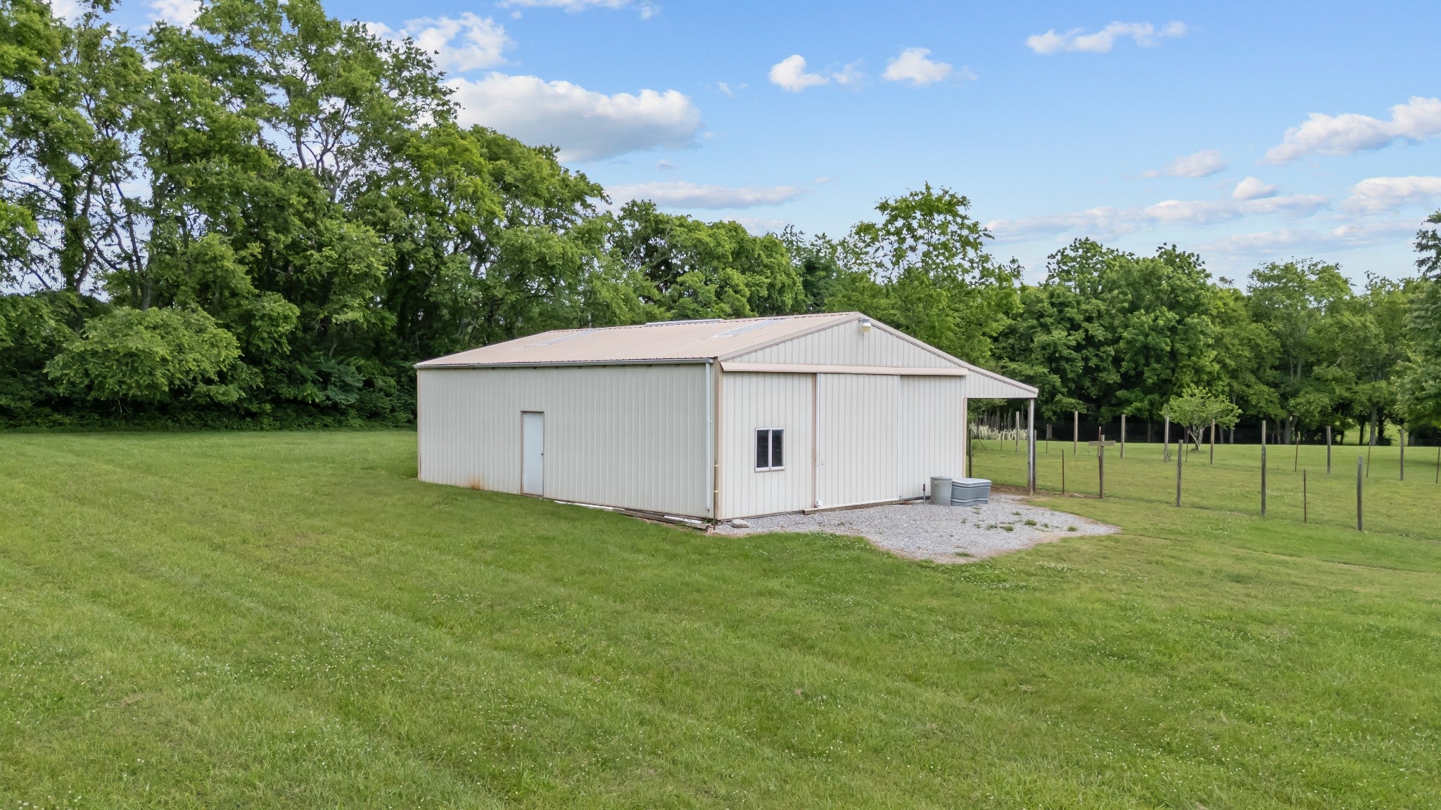 Gallatin, Tennessee, 37066, United States, 4 Bedrooms Bedrooms, ,5 BathroomsBathrooms,Residential,Active,1834473