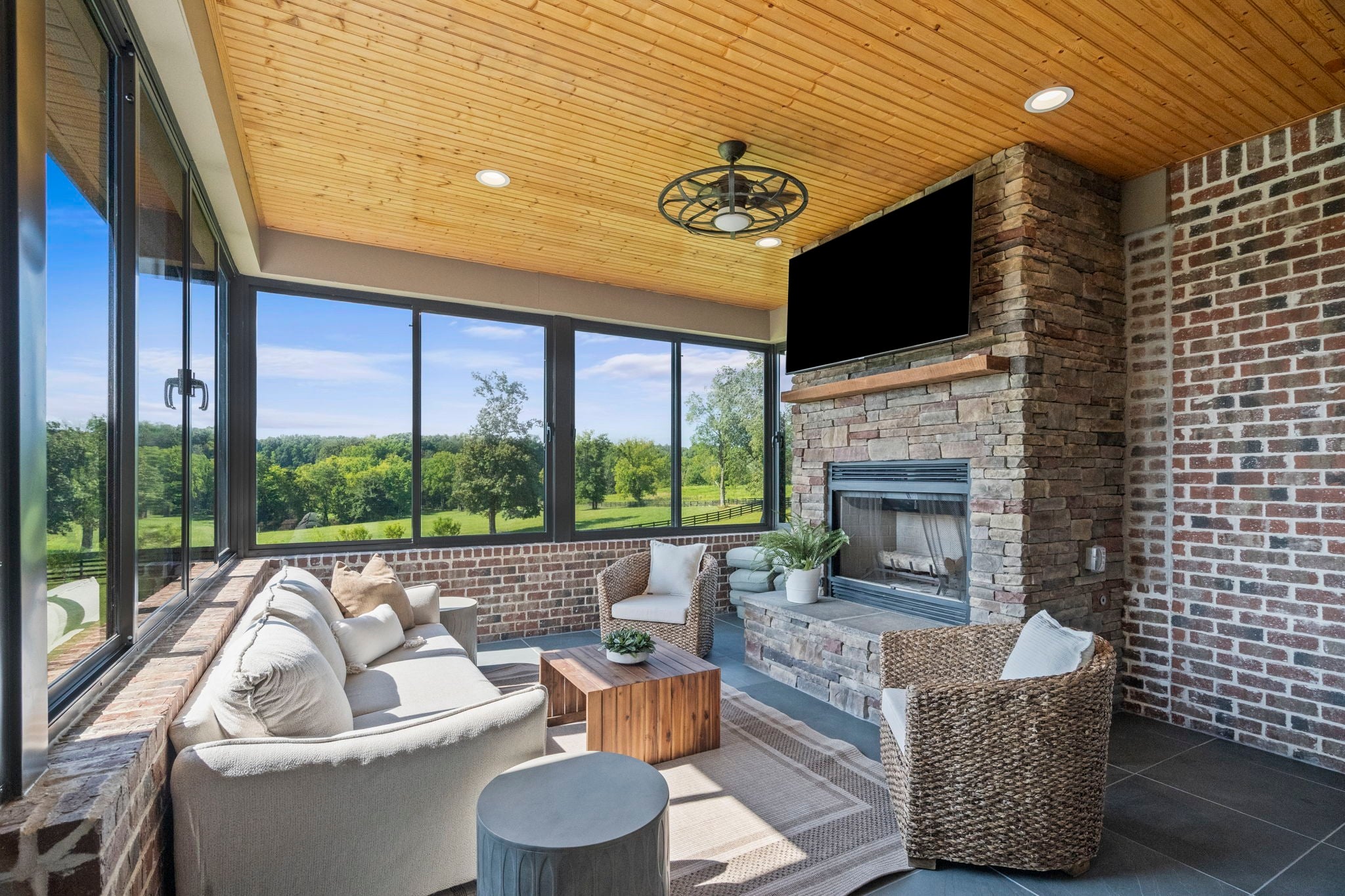 Cross Plains, Tennessee, 37049, United States, 5 Bedrooms Bedrooms, ,6 BathroomsBathrooms,Residential,Active,1919379