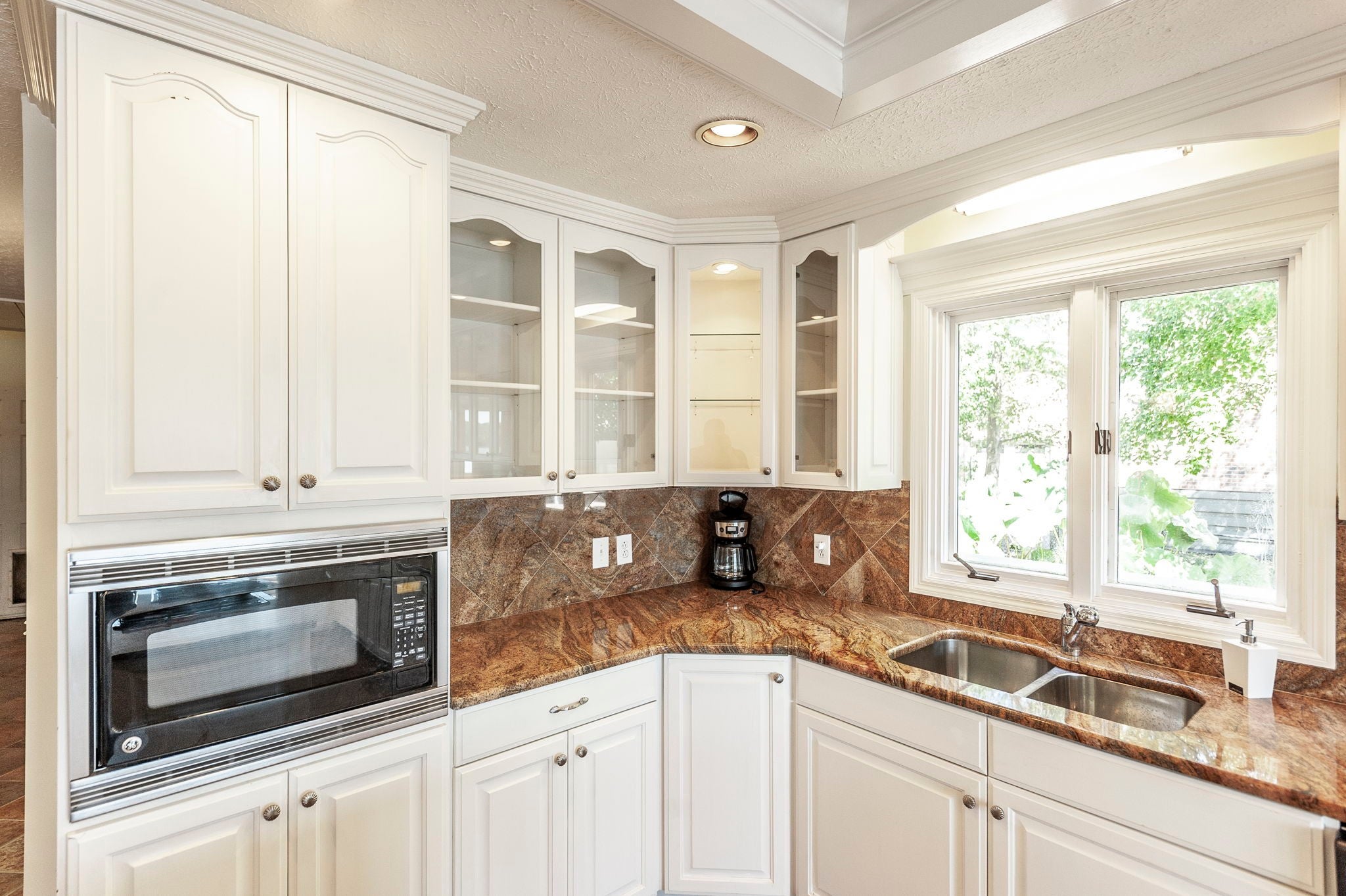 Hendersonville, Tennessee, 37075, United States, 4 Bedrooms Bedrooms, ,4 BathroomsBathrooms,Residential,Active,1959950