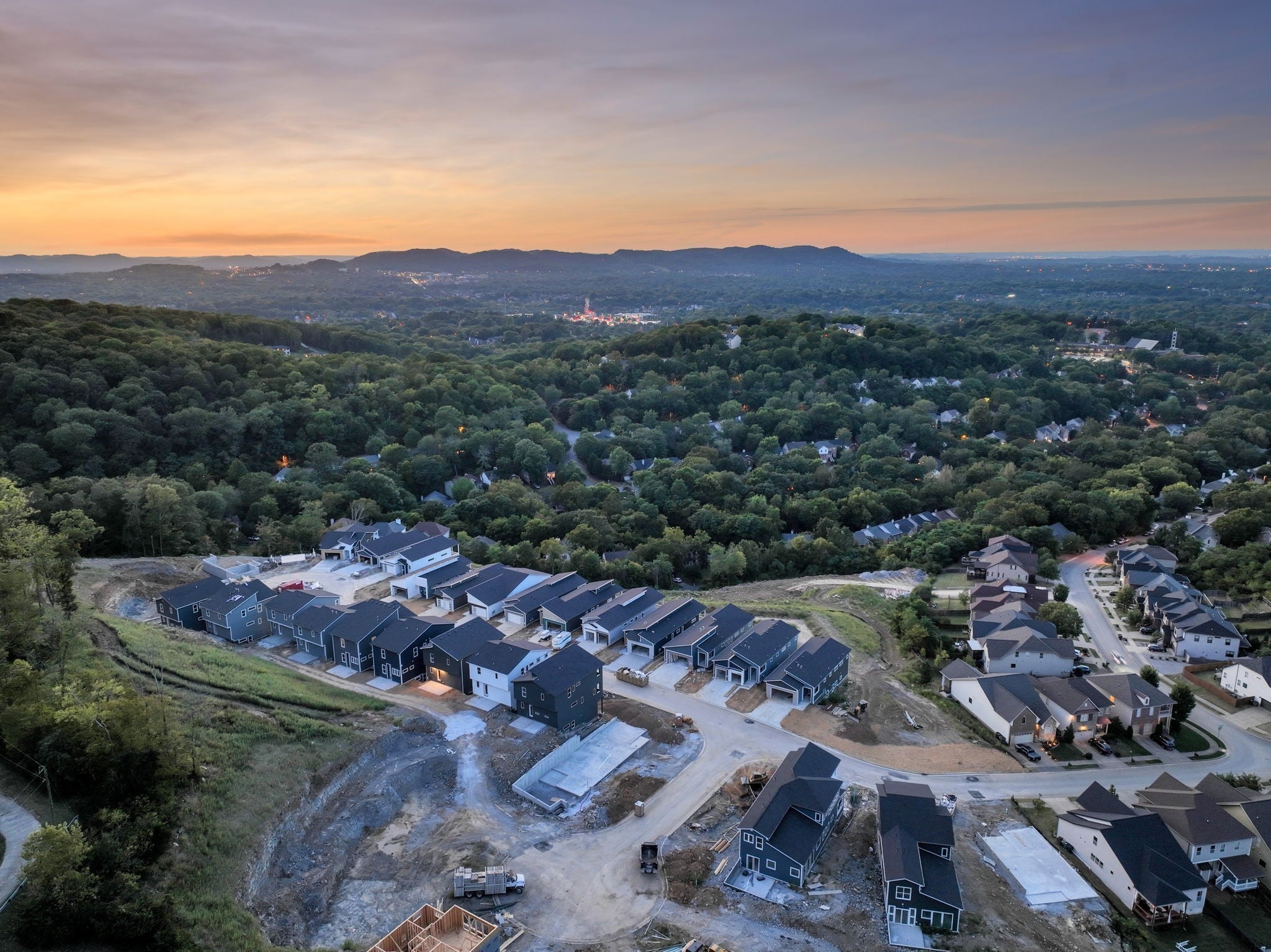 Nashville, Tennessee, 37211, United States, 4 Bedrooms Bedrooms, ,5 BathroomsBathrooms,Residential,Contingent,1871633