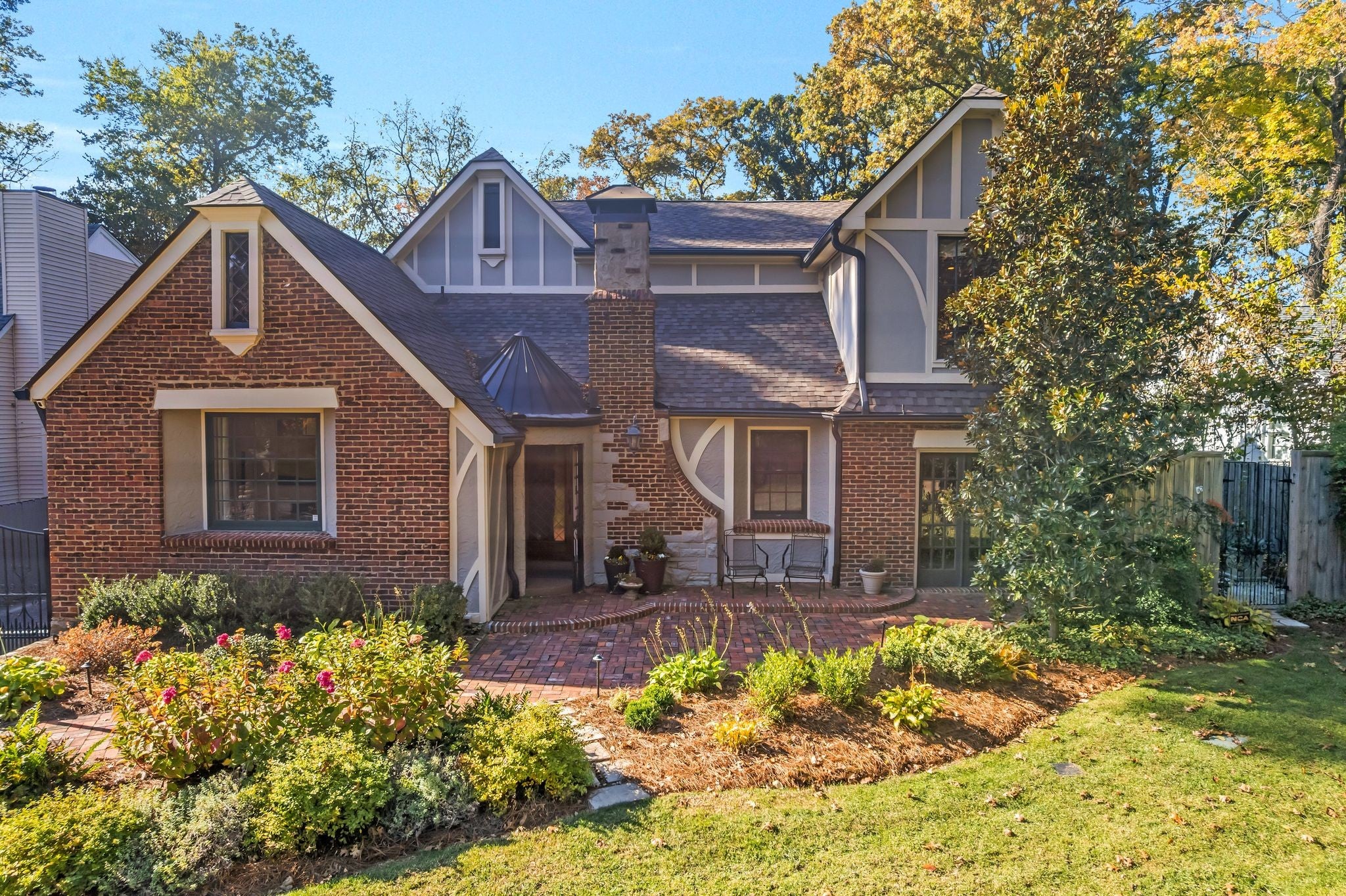 Nashville, Tennessee, 37215, United States, 4 Bedrooms Bedrooms, ,5 BathroomsBathrooms,Residential,Active,1988489