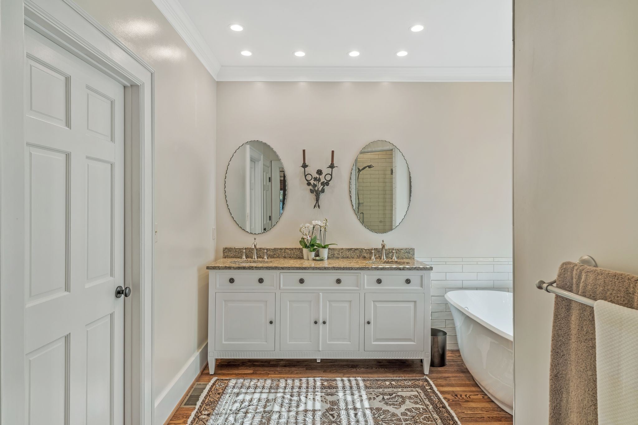 Nashville, Tennessee, 37215, United States, 4 Bedrooms Bedrooms, ,5 BathroomsBathrooms,Residential,Active,1988489