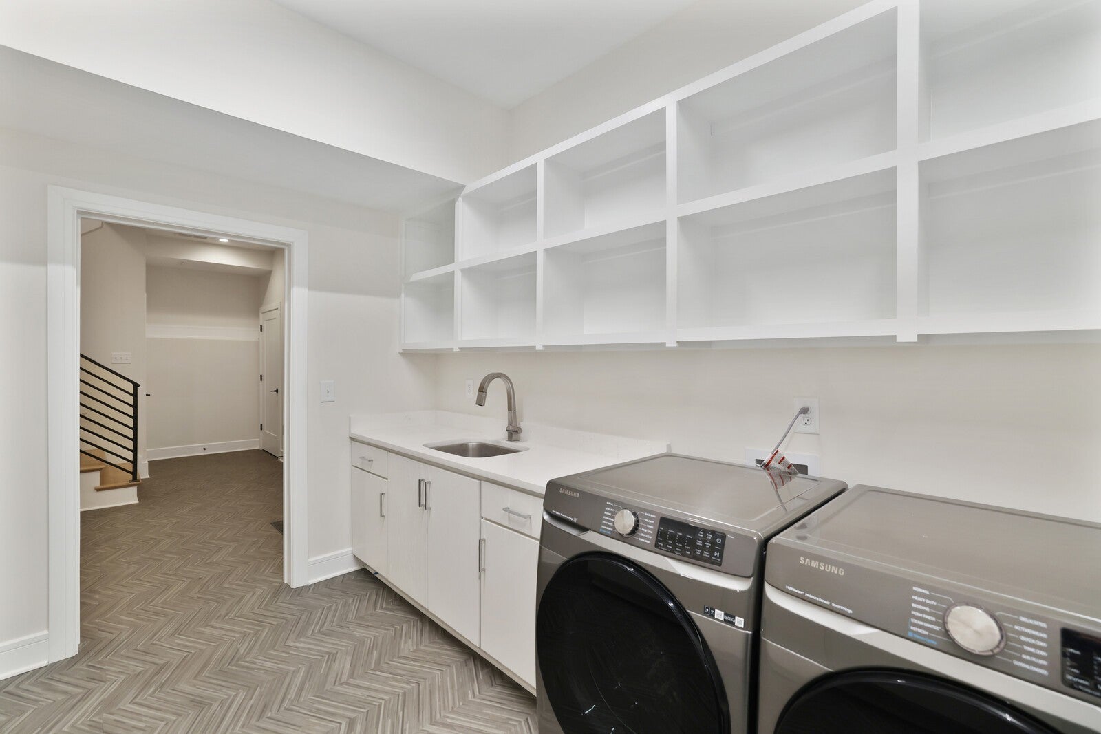 Nashville, Tennessee, 37209, United States, 4 Bedrooms Bedrooms, ,5 BathroomsBathrooms,Residential,Active,2007005