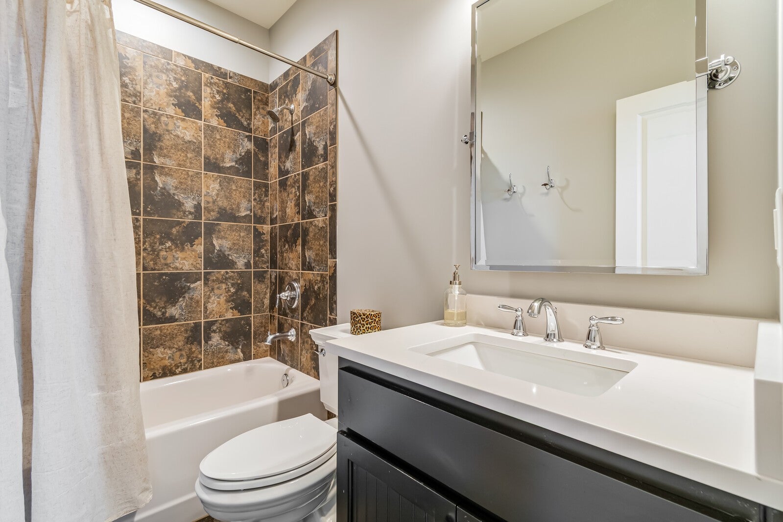 Brentwood, Tennessee, 37027, United States, 5 Bedrooms Bedrooms, ,7 BathroomsBathrooms,Residential,Active,2011215