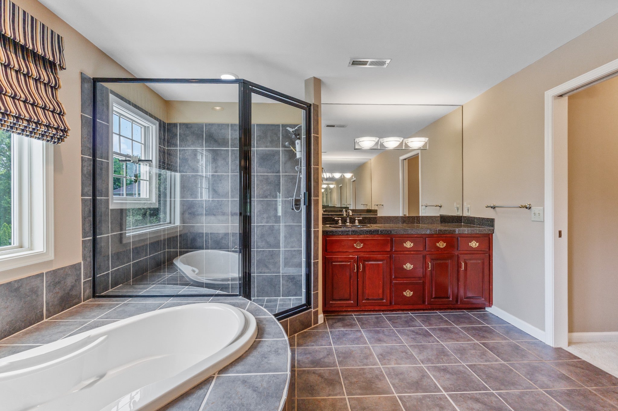 Gallatin, Tennessee, 37066, United States, 4 Bedrooms Bedrooms, ,3 BathroomsBathrooms,Residential,Active,1886830