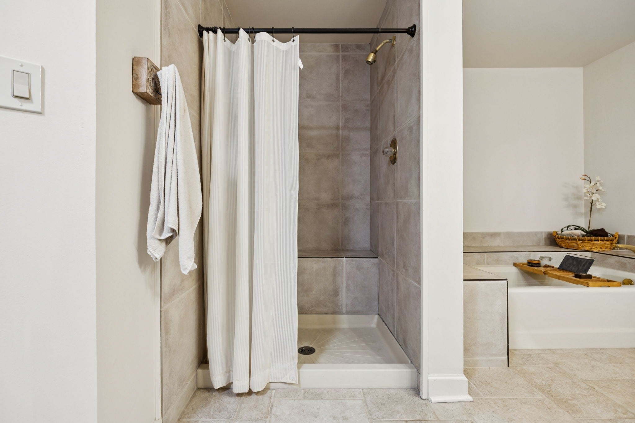 Hermitage, Tennessee, 37076, United States, 4 Bedrooms Bedrooms, ,3 BathroomsBathrooms,Residential,Active,1945343