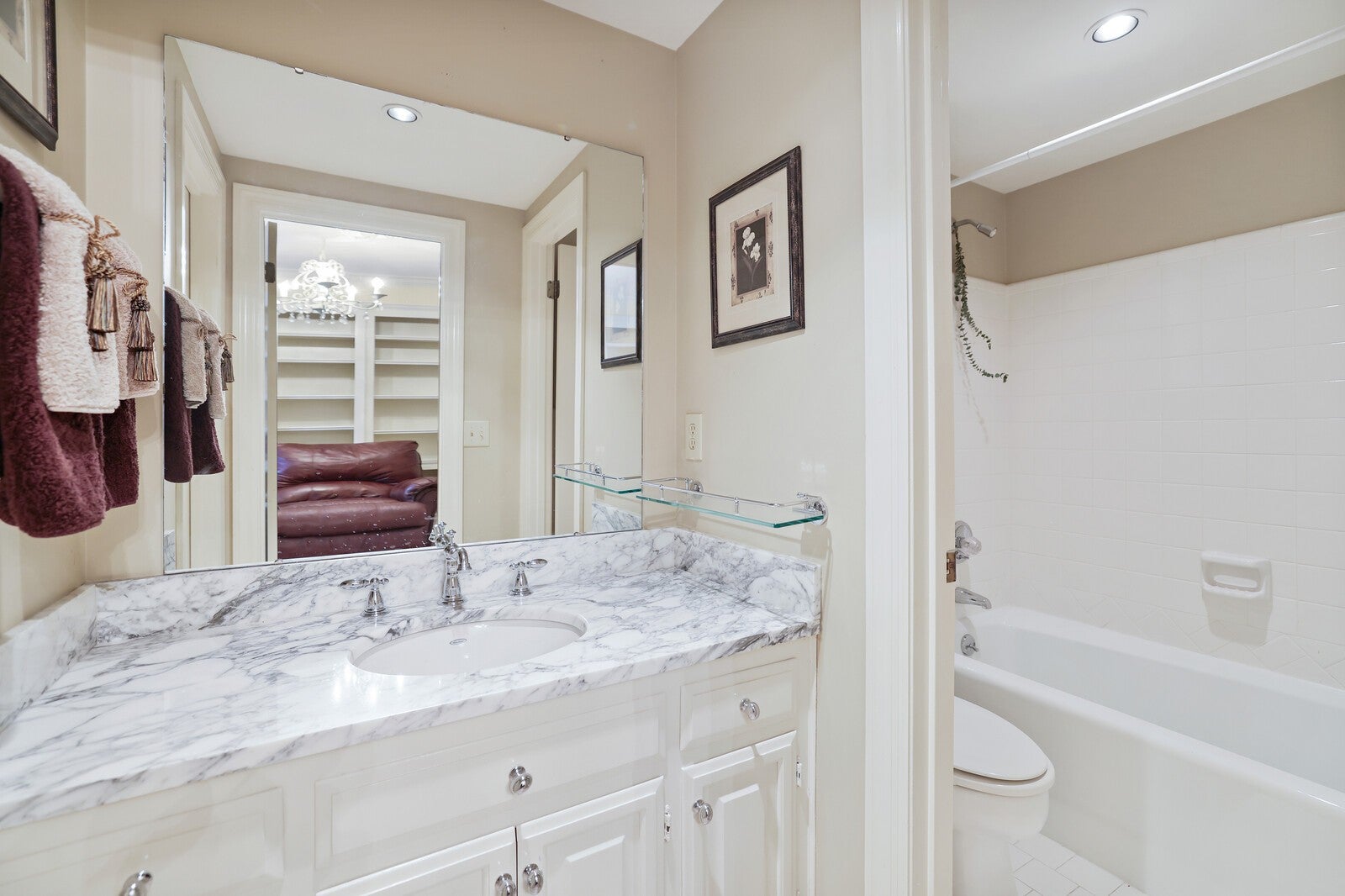 Nashville, Tennessee, 37205, United States, 4 Bedrooms Bedrooms, ,4 BathroomsBathrooms,Residential,Active,1953261