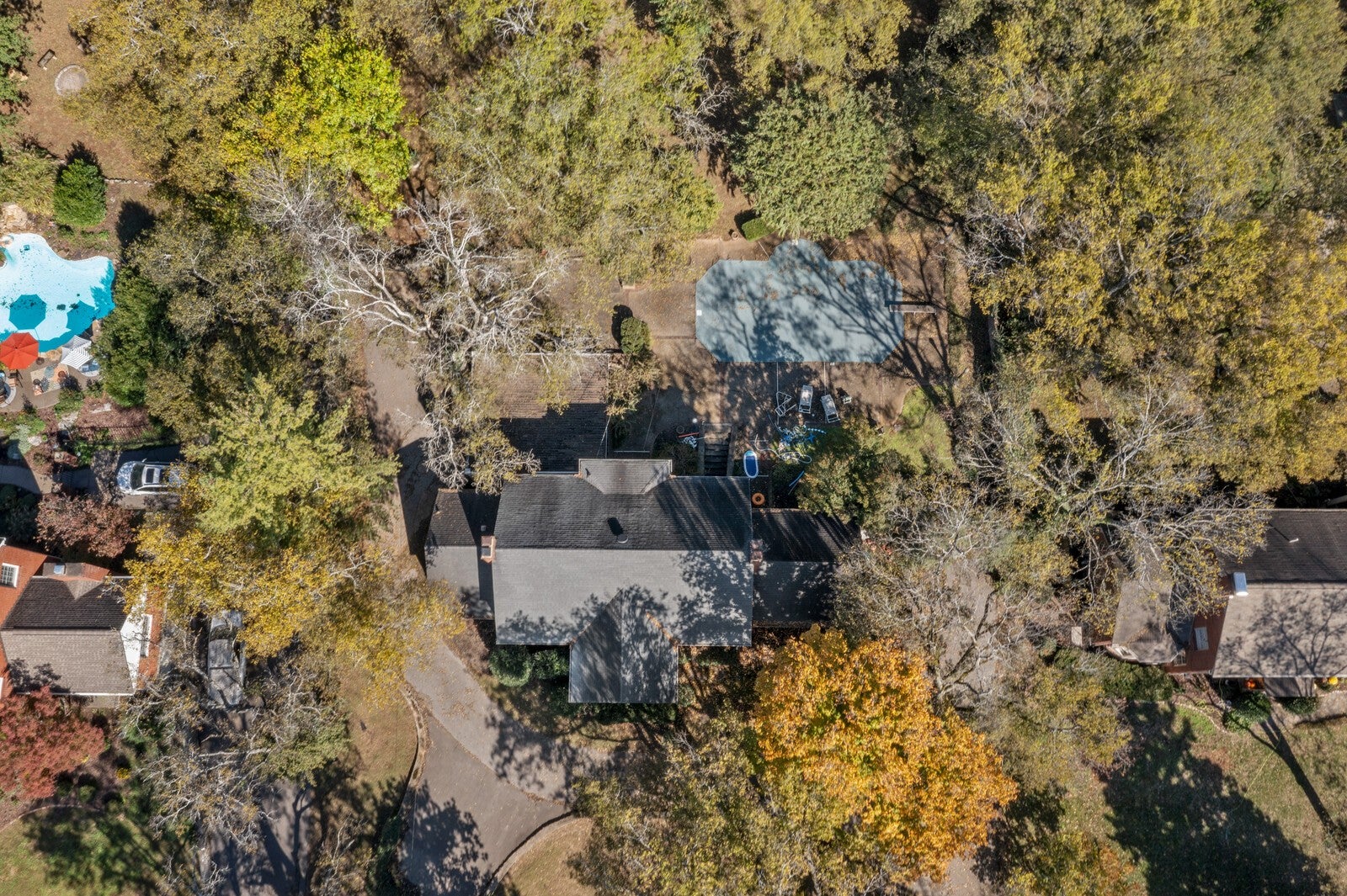 Nashville, Tennessee, 37215, United States, 4 Bedrooms Bedrooms, ,3 BathroomsBathrooms,Residential,Active,1997588