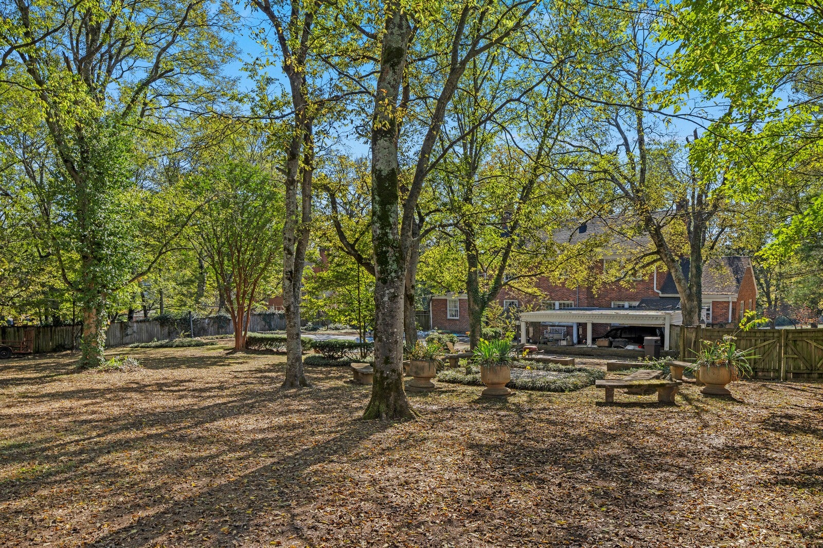 Nashville, Tennessee, 37215, United States, 4 Bedrooms Bedrooms, ,3 BathroomsBathrooms,Residential,Active,1997588