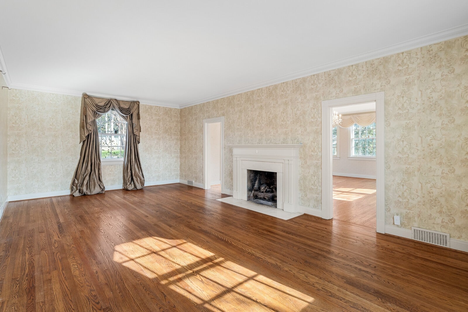 Nashville, Tennessee, 37215, United States, 4 Bedrooms Bedrooms, ,3 BathroomsBathrooms,Residential,Active,1997588