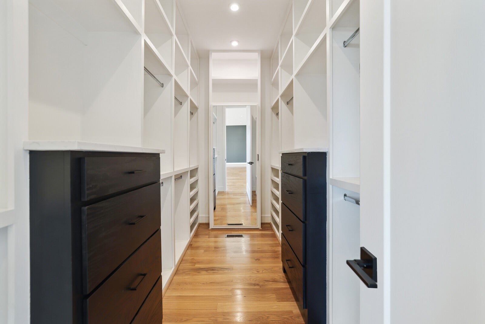 Nashville, Tennessee, 37209, United States, 4 Bedrooms Bedrooms, ,5 BathroomsBathrooms,Residential,Active,1888976