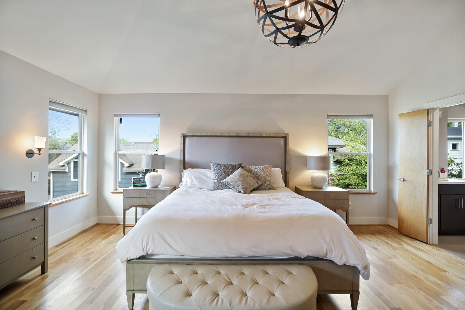 Nashville, Tennessee, 37206, United States, 4 Bedrooms Bedrooms, ,3 BathroomsBathrooms,Residential,Active,1969649