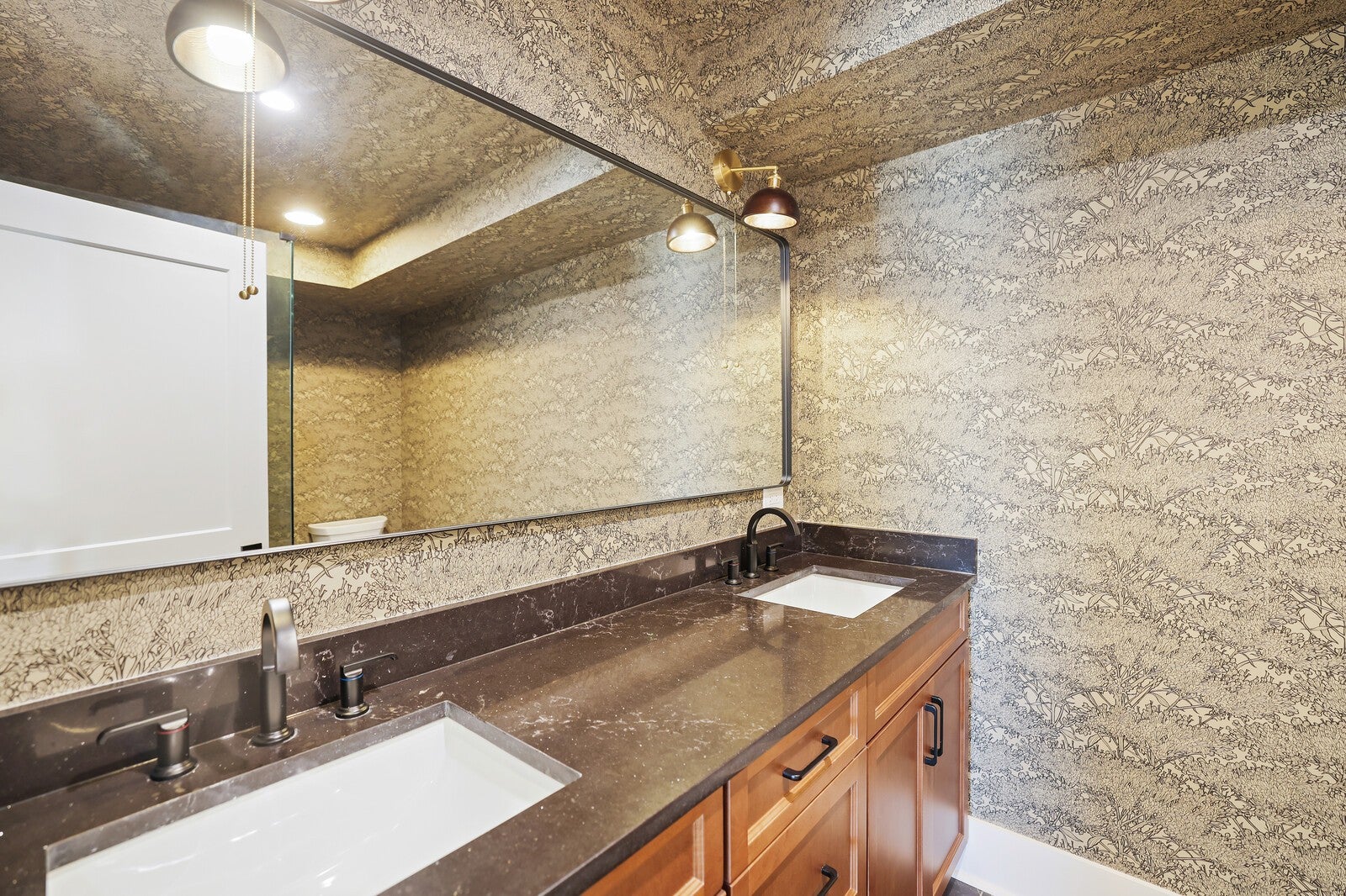 Hendersonville, Tennessee, 37075, United States, 5 Bedrooms Bedrooms, ,5 BathroomsBathrooms,Residential,Active,1988446