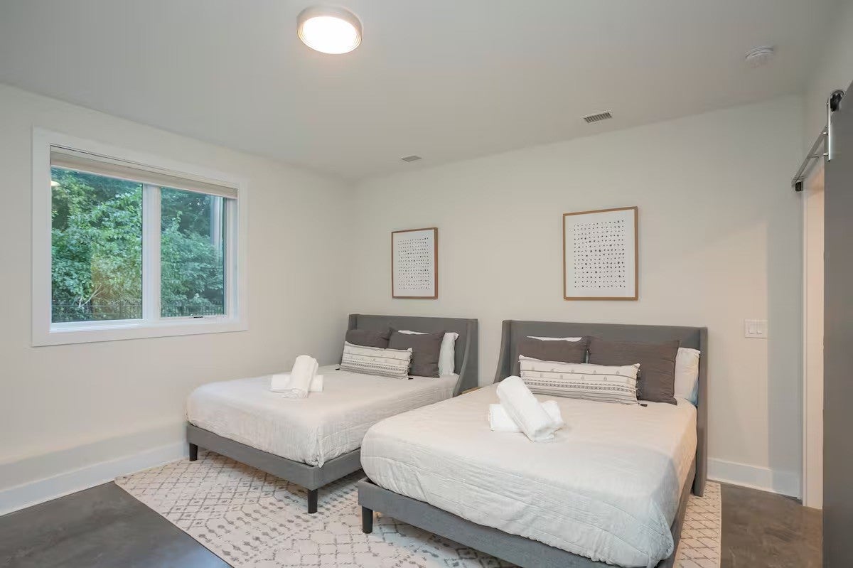 Nashville, Tennessee, 37208, United States, 7 Bedrooms Bedrooms, ,7 BathroomsBathrooms,Residential,Active,1997582