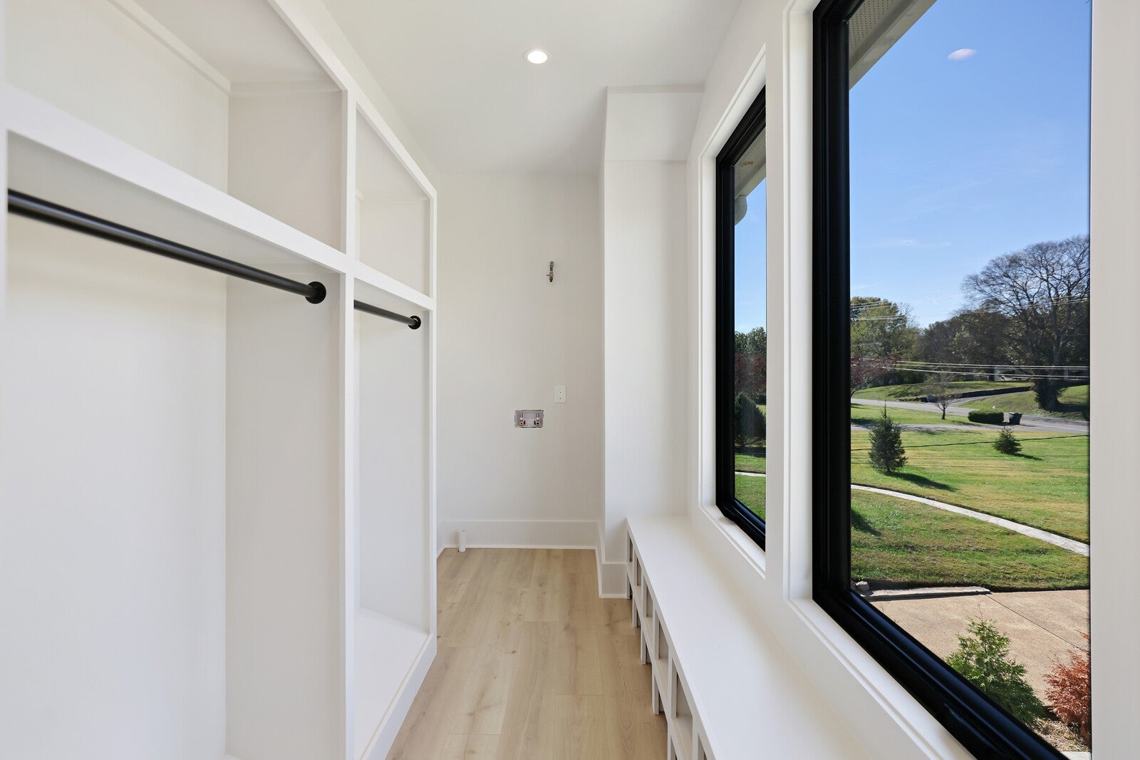 Hendersonville, Tennessee, 37075, United States, 5 Bedrooms Bedrooms, ,5 BathroomsBathrooms,Residential,Active,1988446