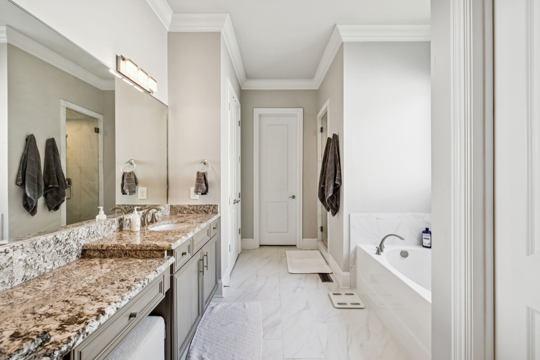 Franklin, Tennessee, 37064, United States, 3 Bedrooms Bedrooms, ,3 BathroomsBathrooms,Residential,Active,1954002