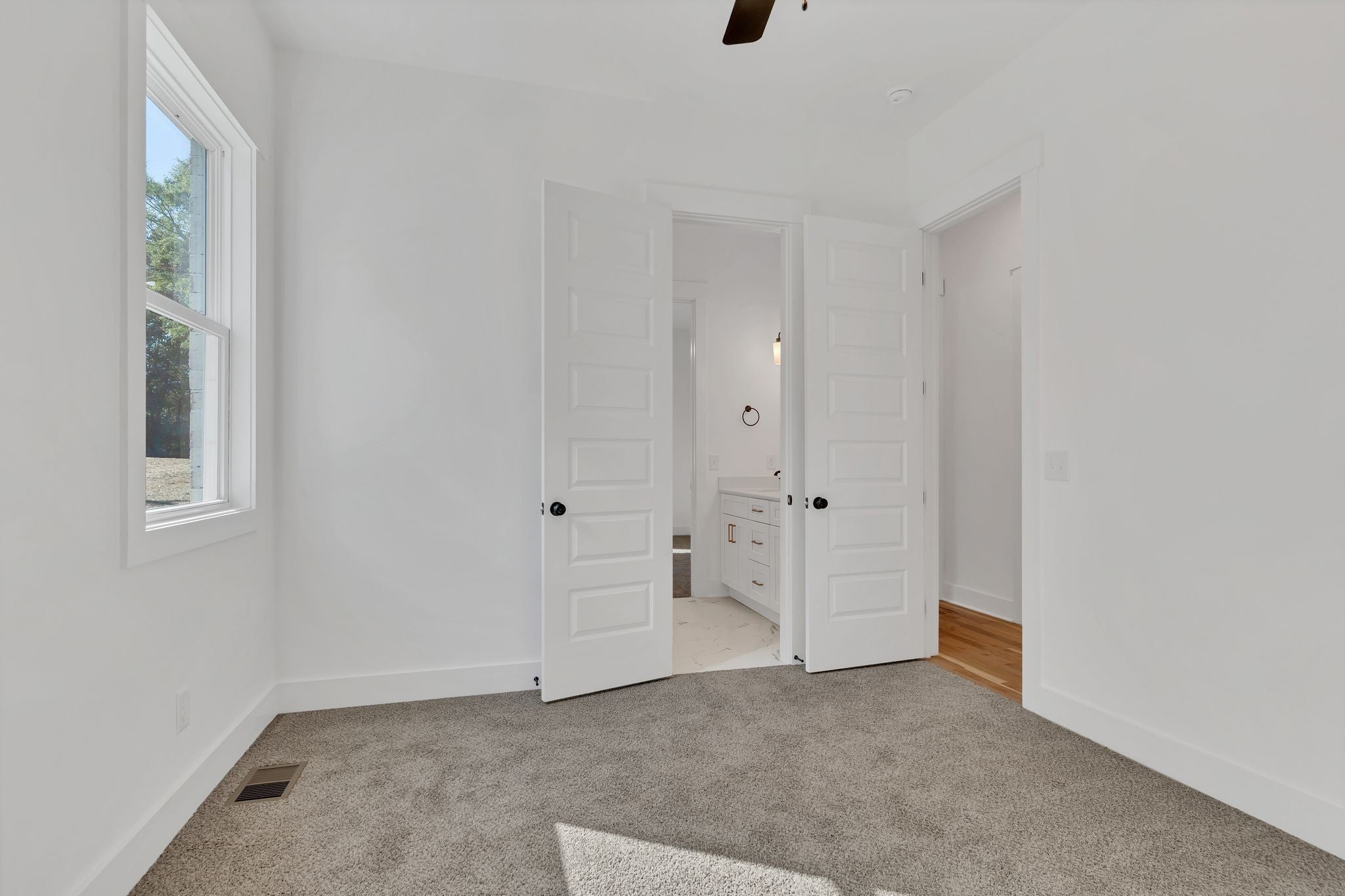 Hendersonville, Tennessee, 37075, United States, 4 Bedrooms Bedrooms, ,4 BathroomsBathrooms,Residential,Active,2011440