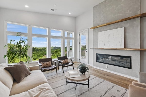 Nashville, Tennessee, 37211, United States, 4 Bedrooms Bedrooms, ,5 BathroomsBathrooms,Residential,Contingent,1871633