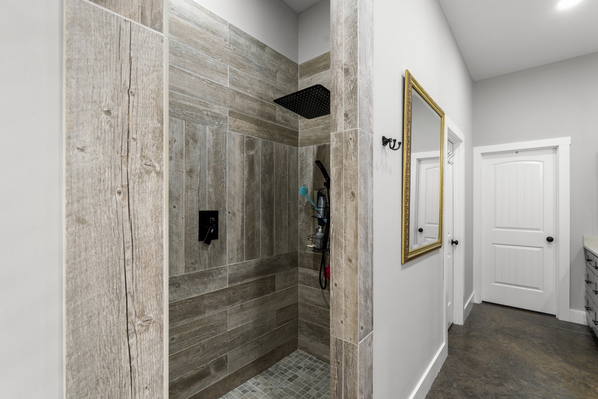 Centerville, Tennessee, 37033, United States, 3 Bedrooms Bedrooms, ,3 BathroomsBathrooms,Residential,Active,2007309