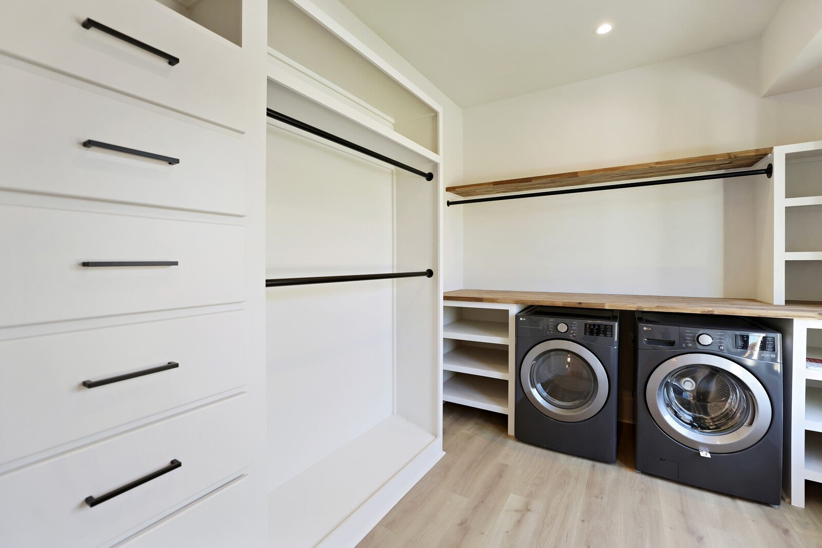 Hendersonville, Tennessee, 37075, United States, 5 Bedrooms Bedrooms, ,5 BathroomsBathrooms,Residential,Active,1988446