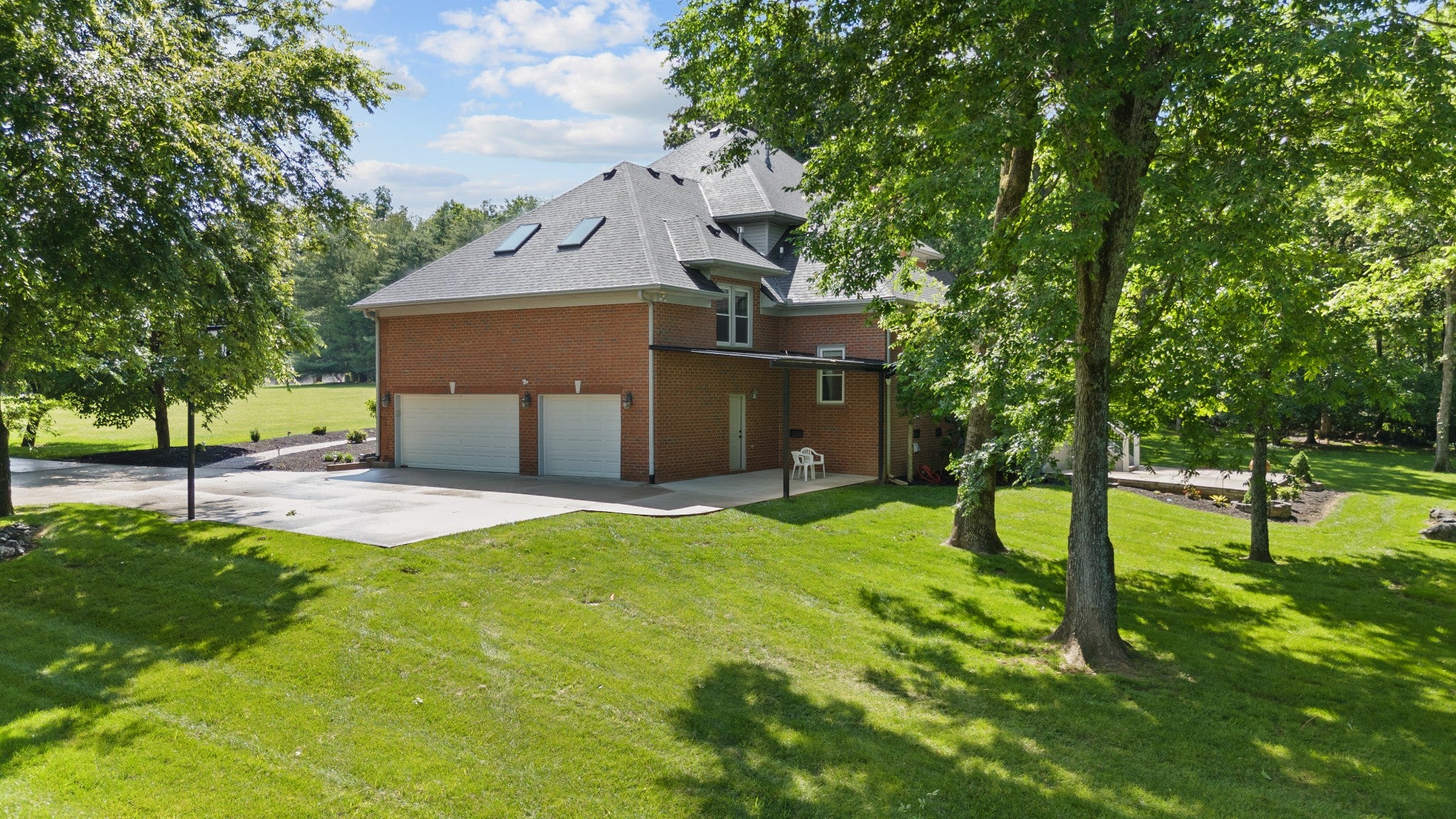 Gallatin, Tennessee, 37066, United States, 4 Bedrooms Bedrooms, ,5 BathroomsBathrooms,Residential,Active,1834473