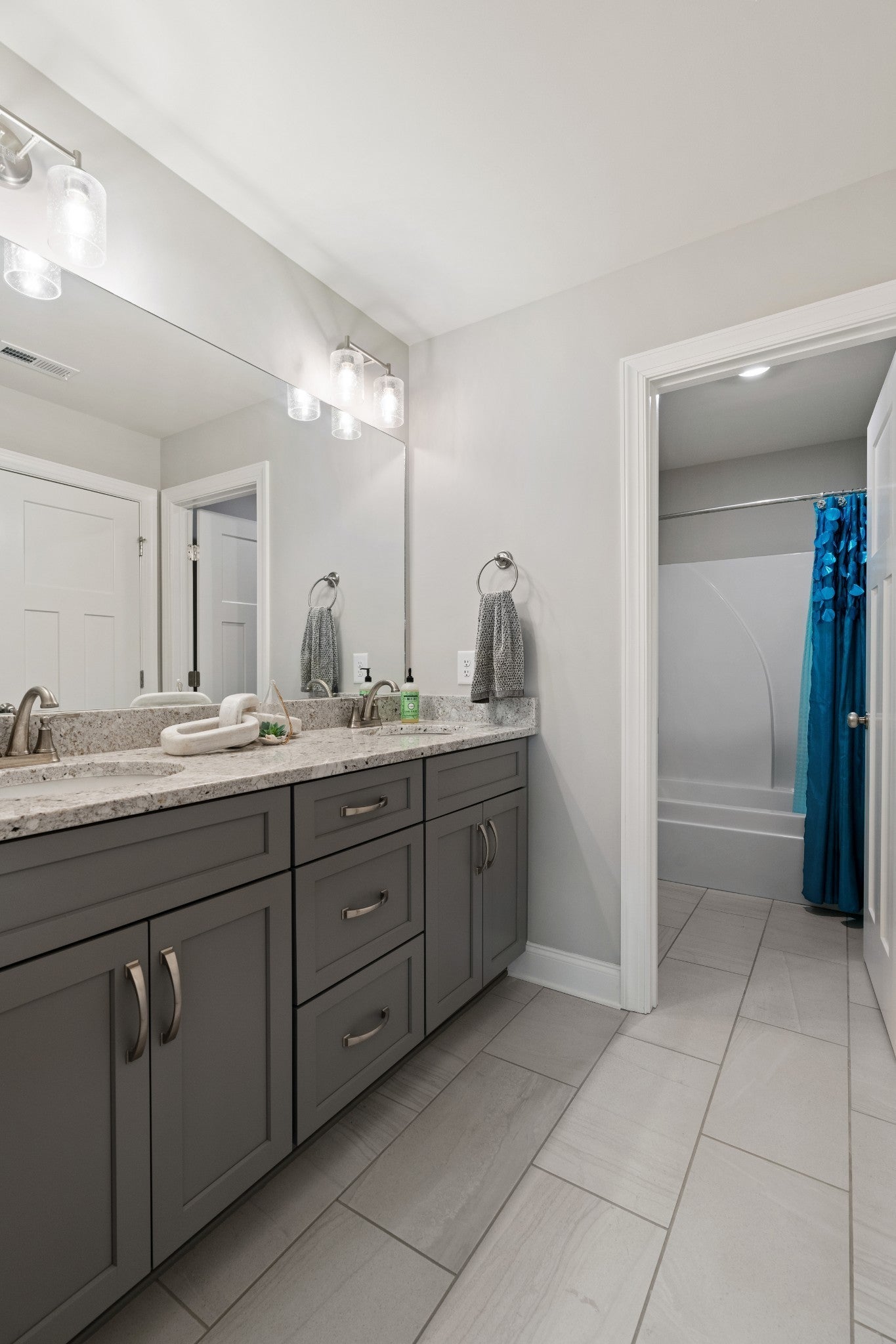 Lebanon, Tennessee, 37087, United States, 4 Bedrooms Bedrooms, ,3 BathroomsBathrooms,Residential,Contingent,2007216