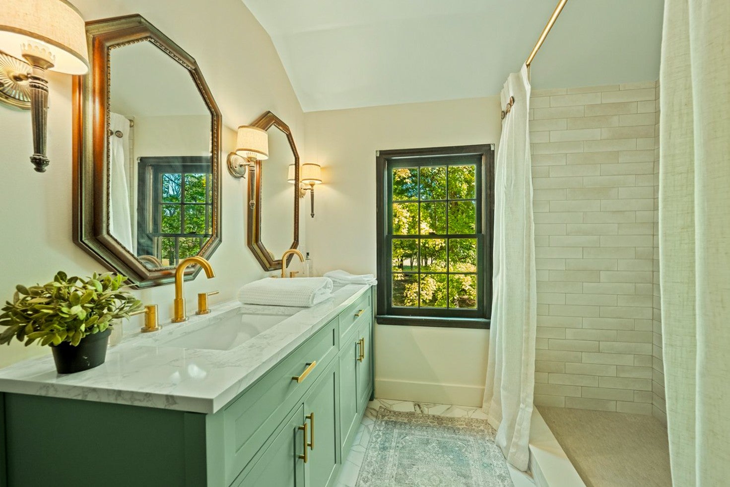 Columbia, Tennessee, 38401, United States, 4 Bedrooms Bedrooms, ,3 BathroomsBathrooms,Residential,Active,1963382