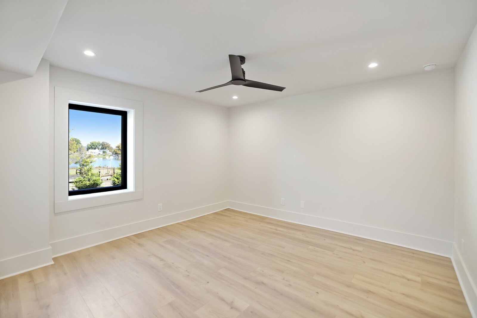 Hendersonville, Tennessee, 37075, United States, 5 Bedrooms Bedrooms, ,5 BathroomsBathrooms,Residential,Active,1988446