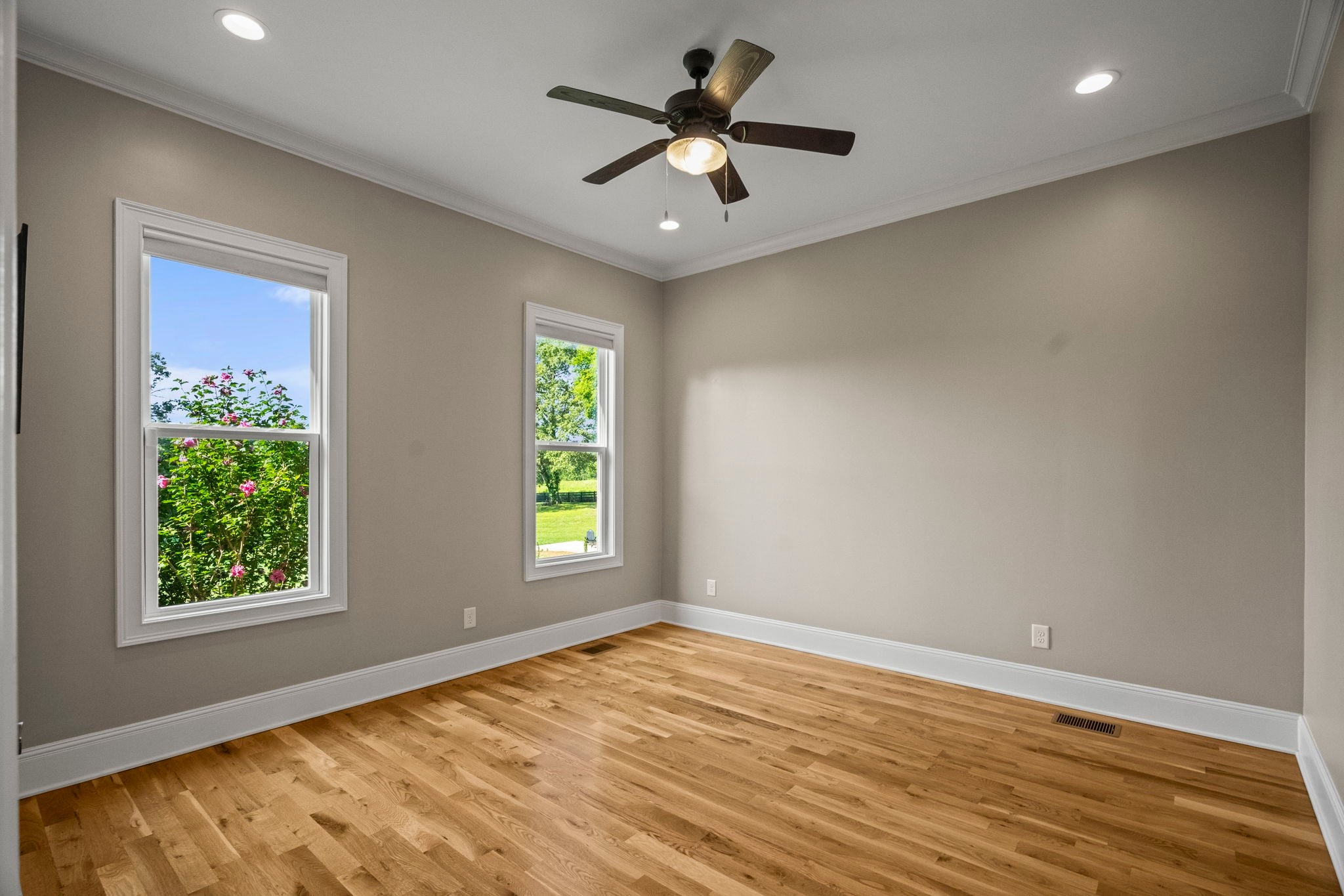 Cross Plains, Tennessee, 37049, United States, 5 Bedrooms Bedrooms, ,6 BathroomsBathrooms,Residential,Active,1919379