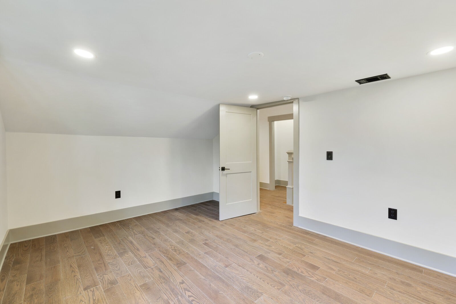 Nashville, Tennessee, 37206, United States, 4 Bedrooms Bedrooms, ,4 BathroomsBathrooms,Residential,Active,2007628