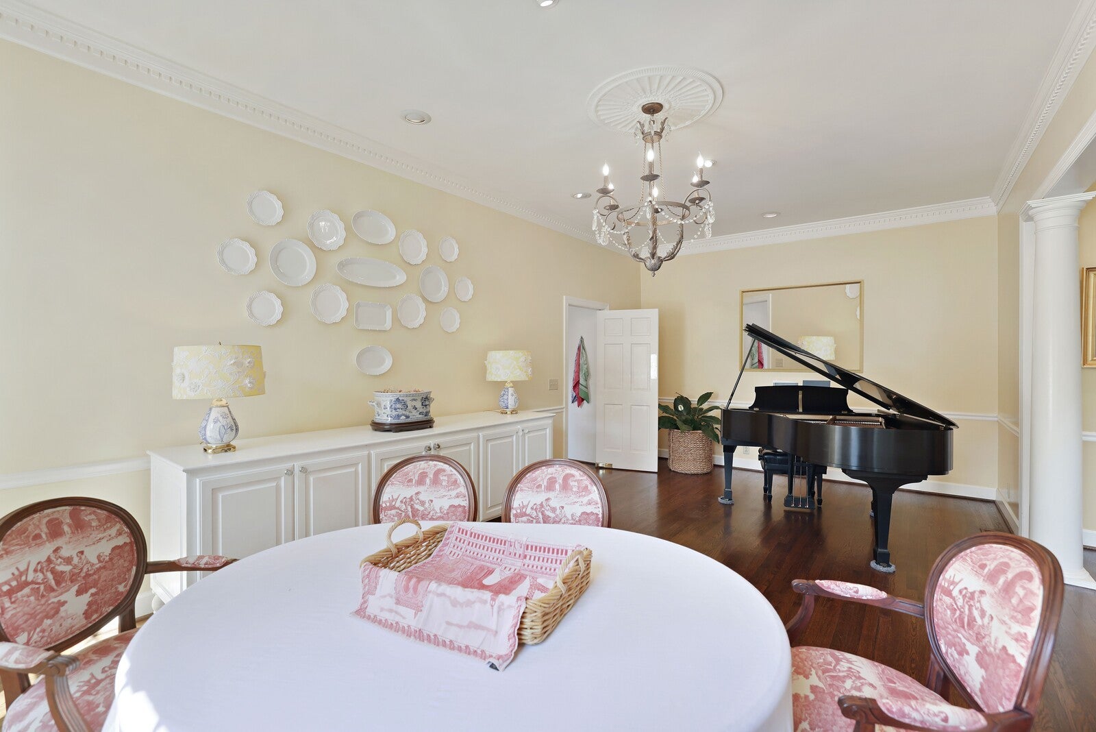 Nashville, Tennessee, 37205, United States, 4 Bedrooms Bedrooms, ,4 BathroomsBathrooms,Residential,Active,1953261